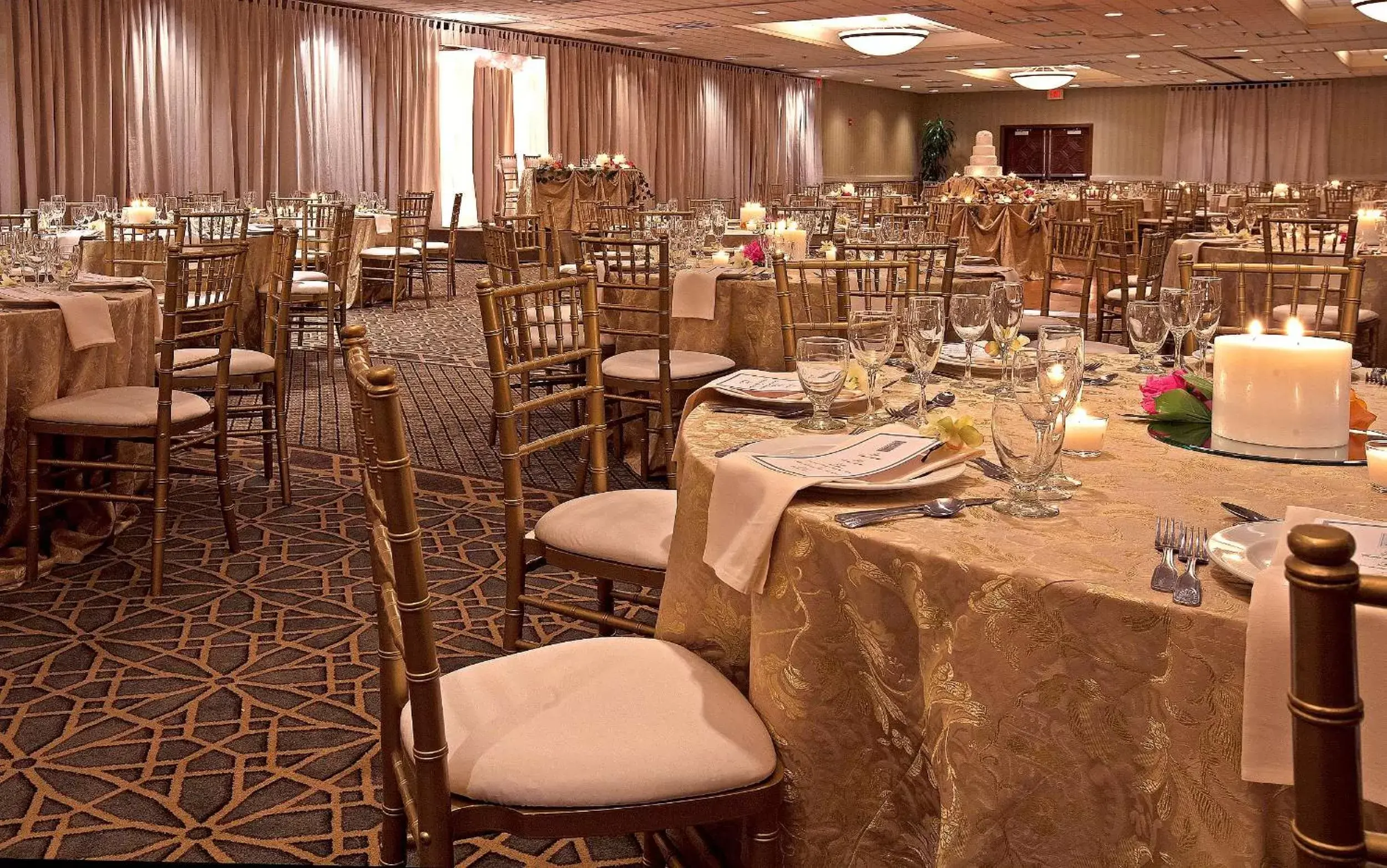 Meeting/conference room, Restaurant/Places to Eat in Embassy Suites by Hilton Chicago Schaumburg Woodfield