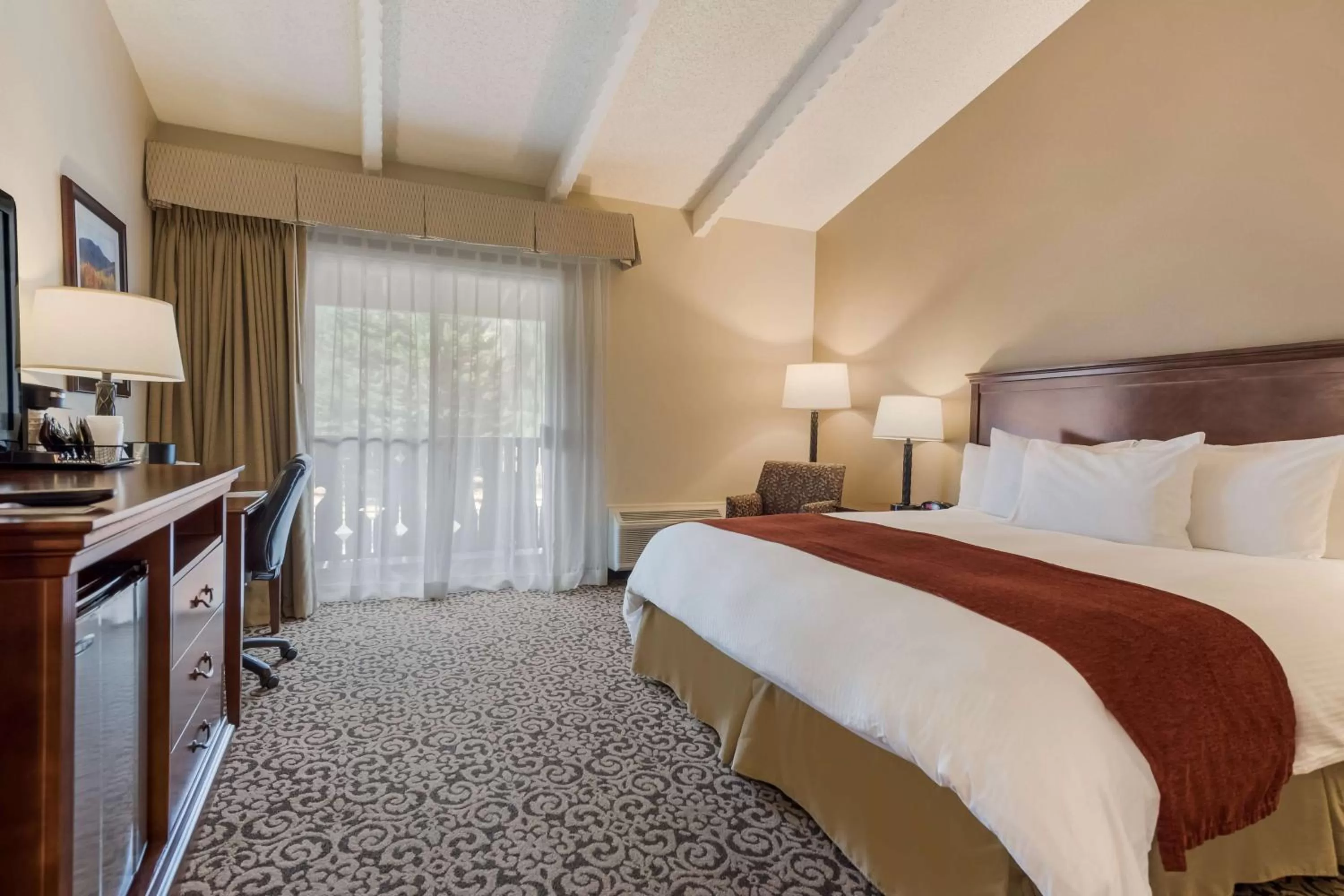 Bedroom, Bed in Best Western Tyrolean Lodge