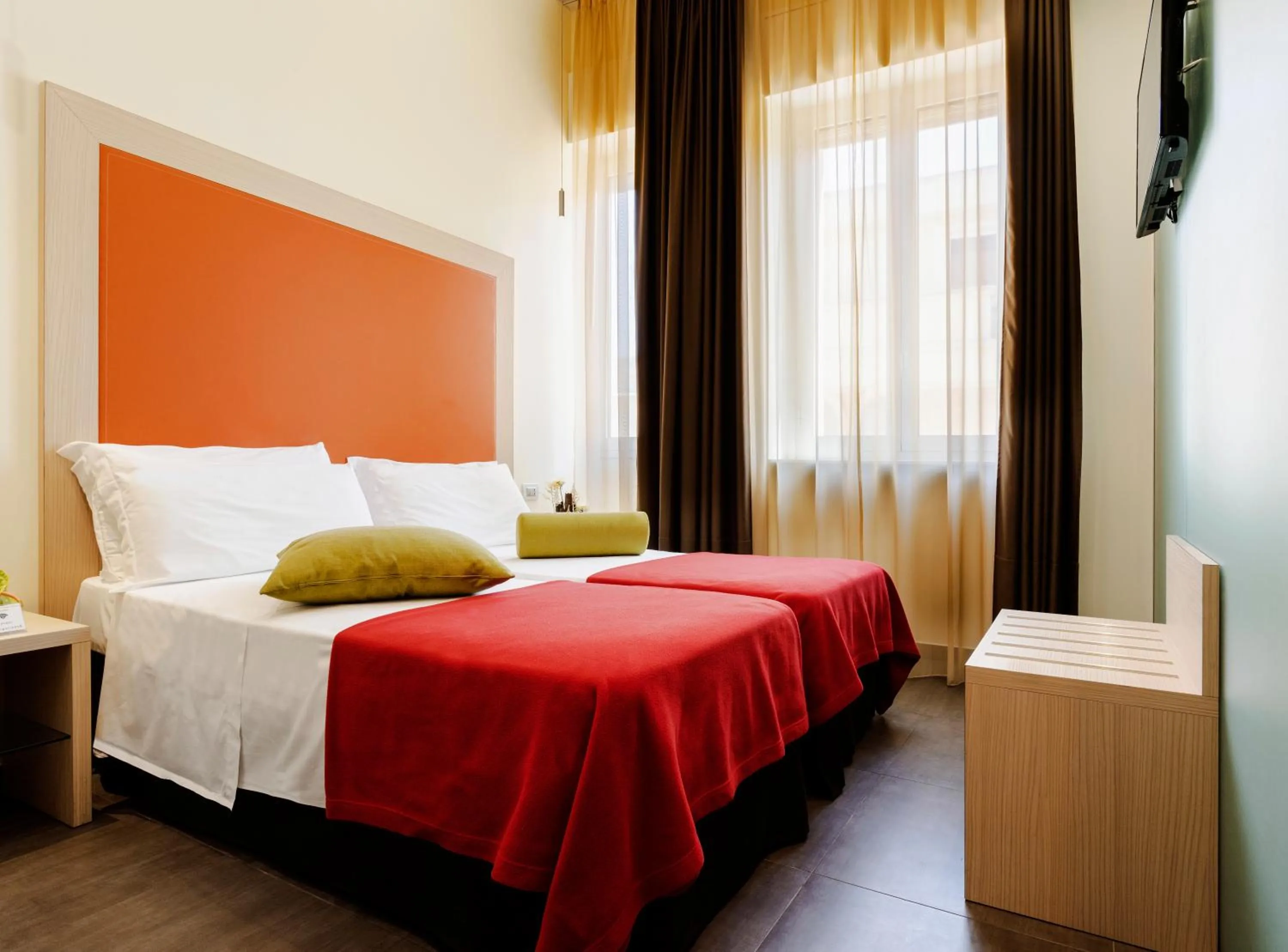 Bathroom, Bed in Hotel 33 Baroni