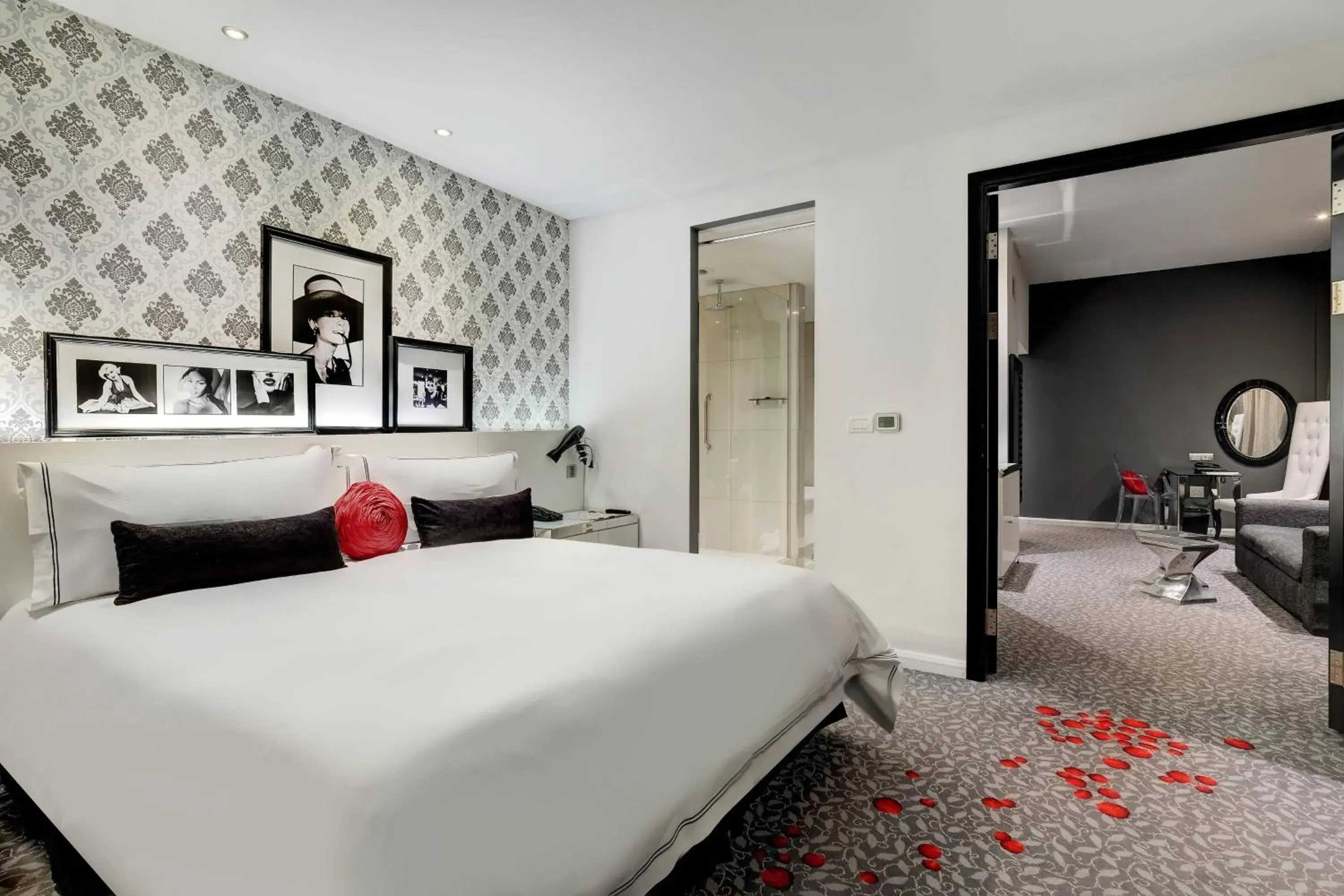 Photo of the whole room, Bed in Protea Hotel by Marriott Fire & Ice Johannesburg Melrose Arch
