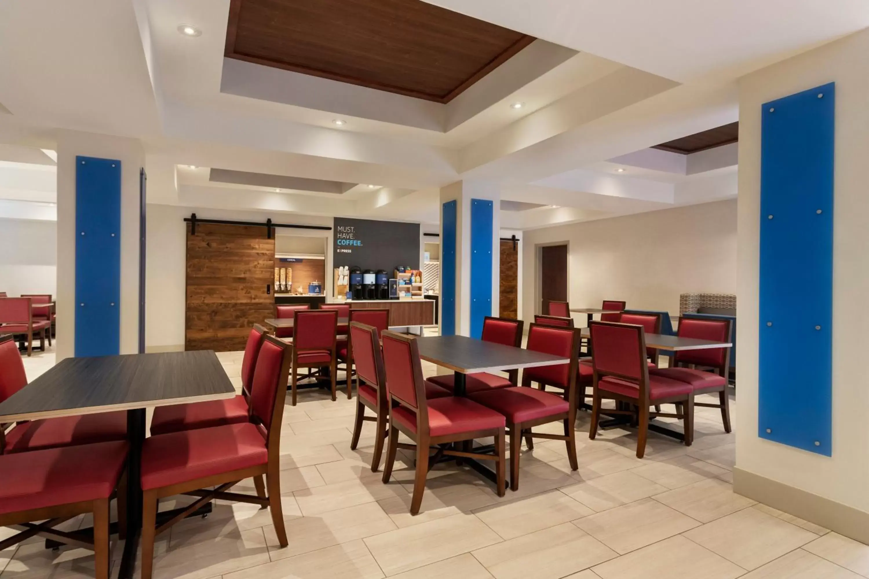 Property building, Restaurant/Places to Eat in Holiday Inn Express Hotel & Suites Durant, an IHG Hotel