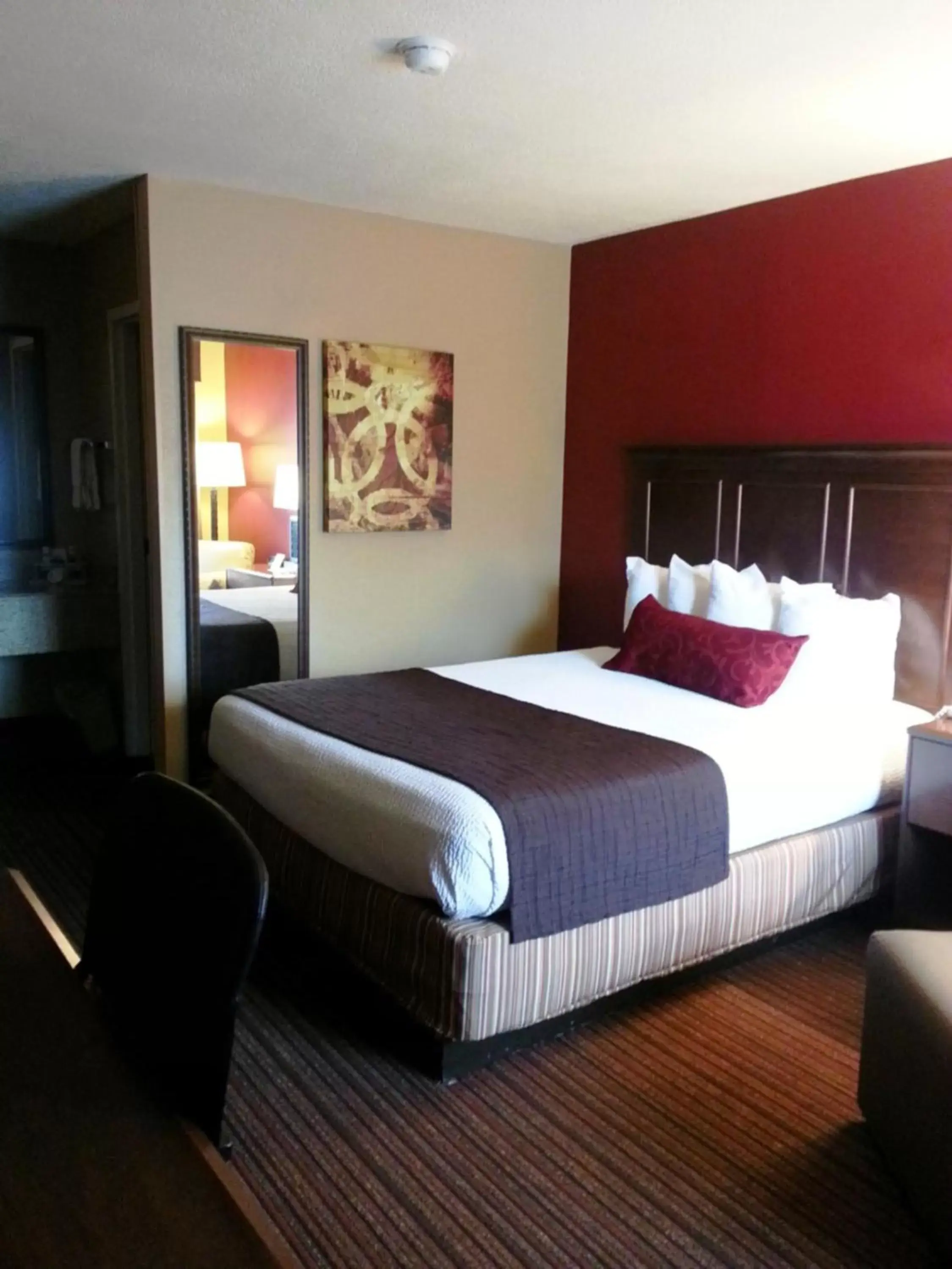 Queen Room - Non-Smoking in Quality Inn & Suites Queen Room - Non-Smoking in Quality Inn & Suites