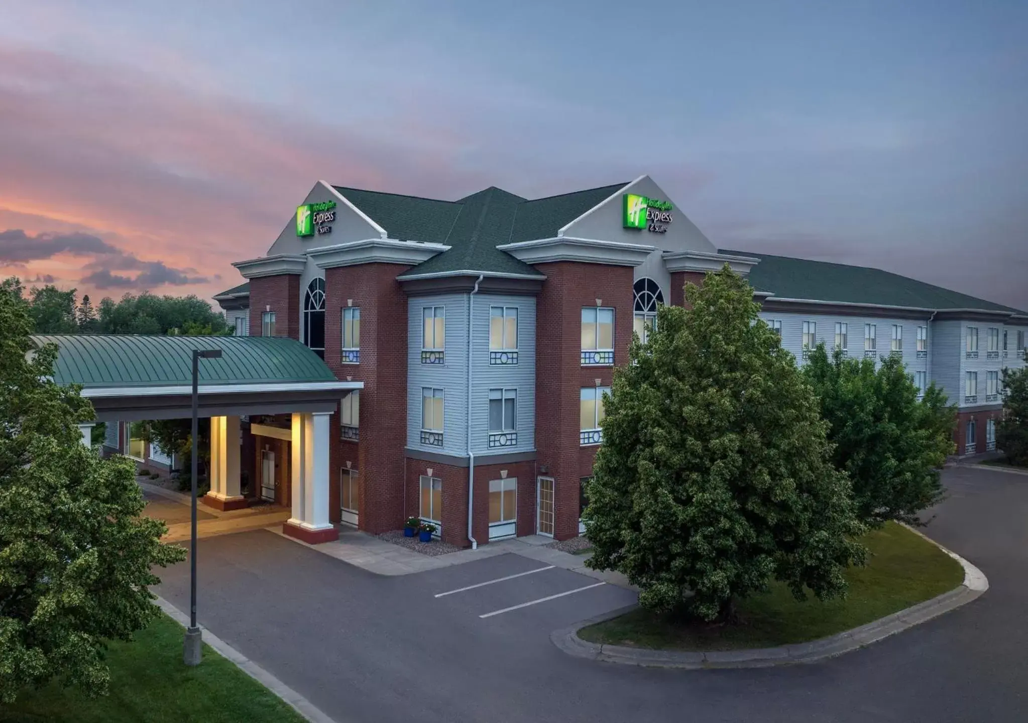 Property Building in Holiday Inn Express & Suites Superior, an IHG Hotel