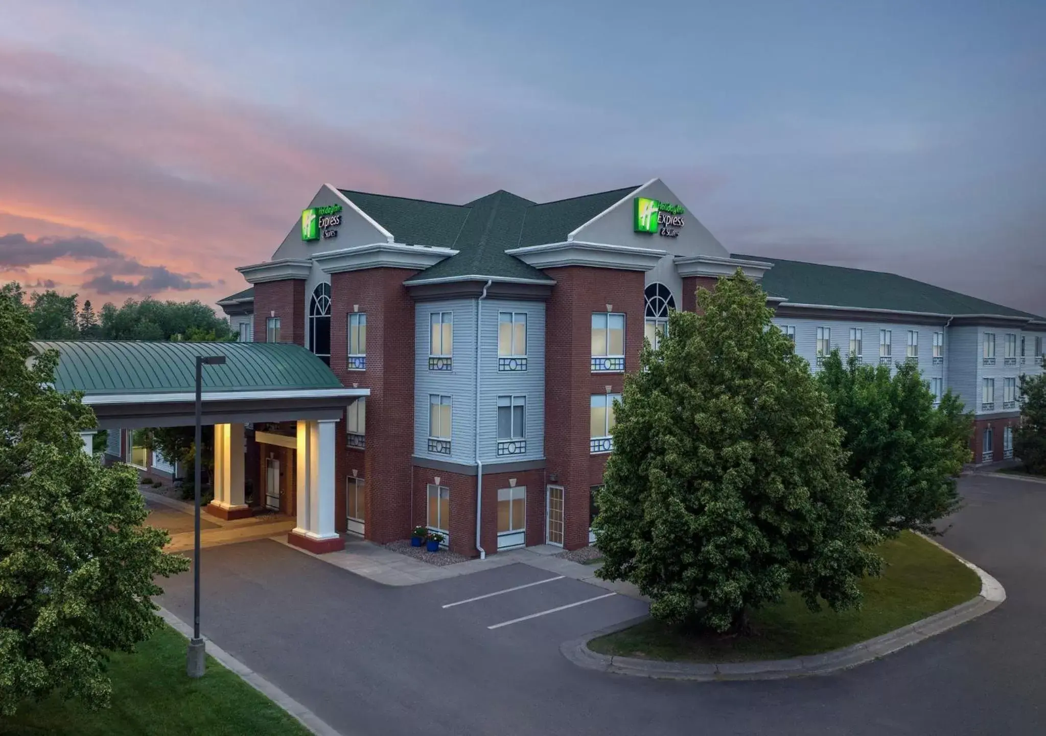 Property building in Holiday Inn Express & Suites Superior by IHG Property building in Holiday Inn Express & Suites Superior by IHG