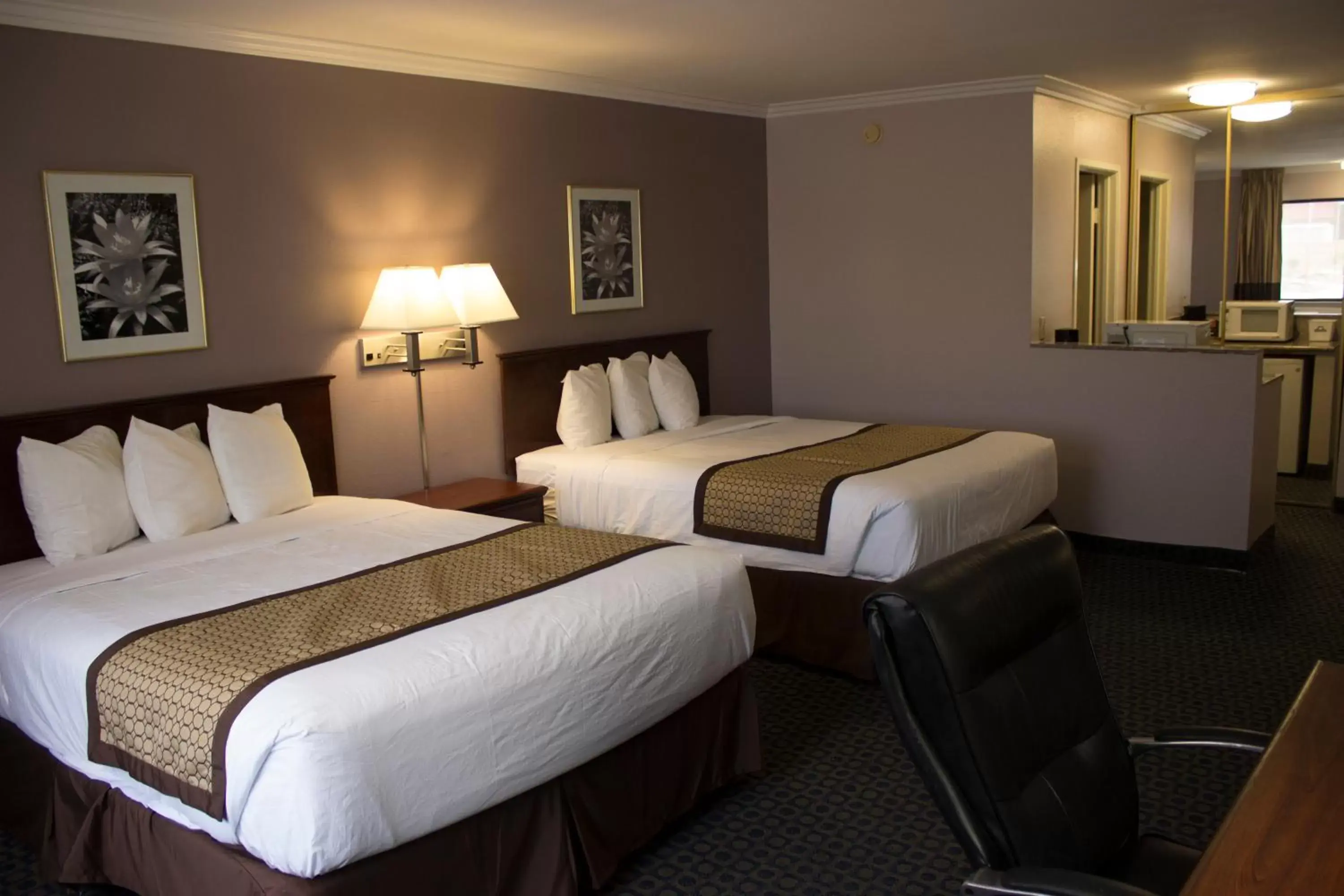 Queen Room with Two Queen Beds - Non-Smoking in Days Inn by Wyndham Indio