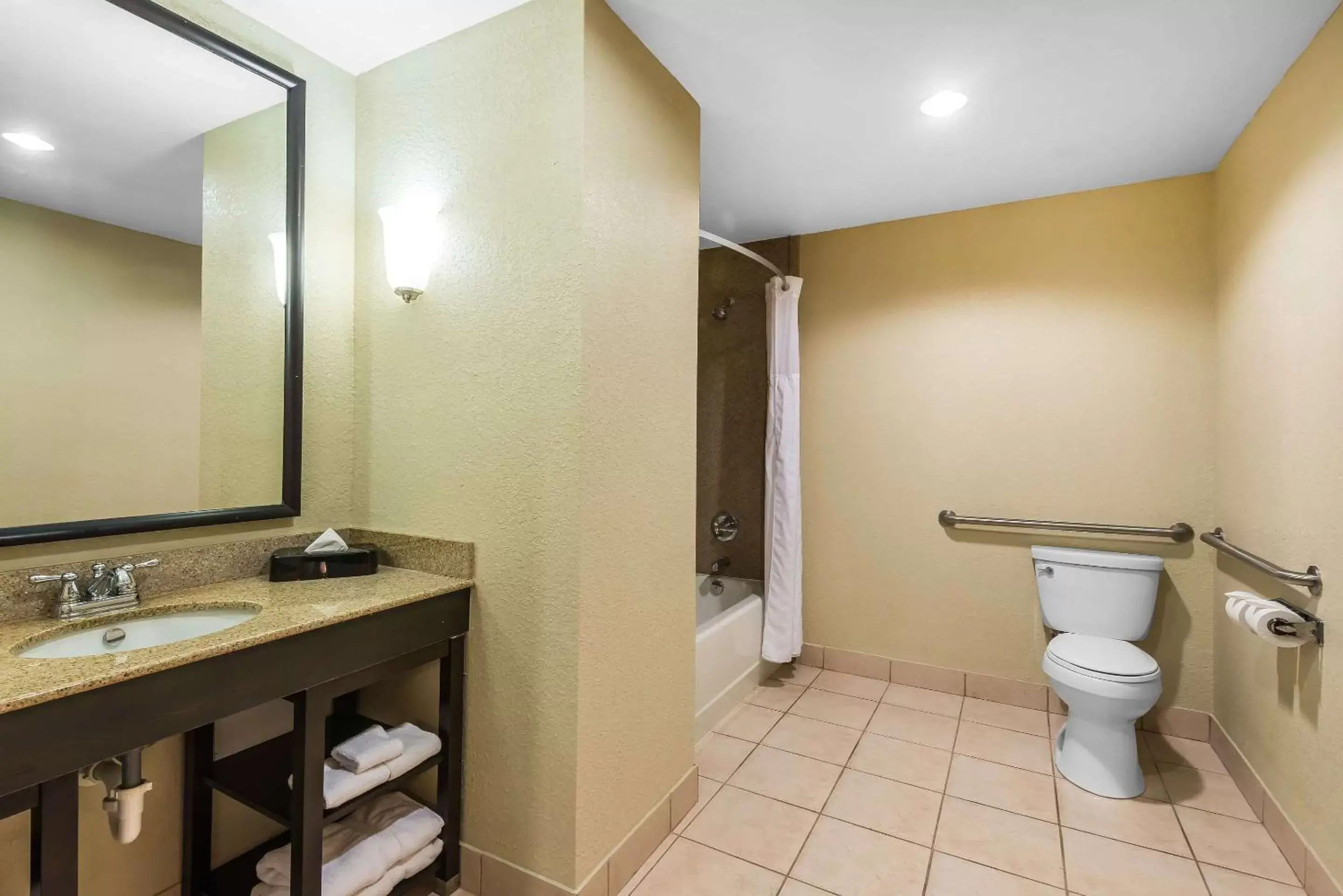 Photo of the whole room, Bathroom in Comfort Suites Tampa Airport North