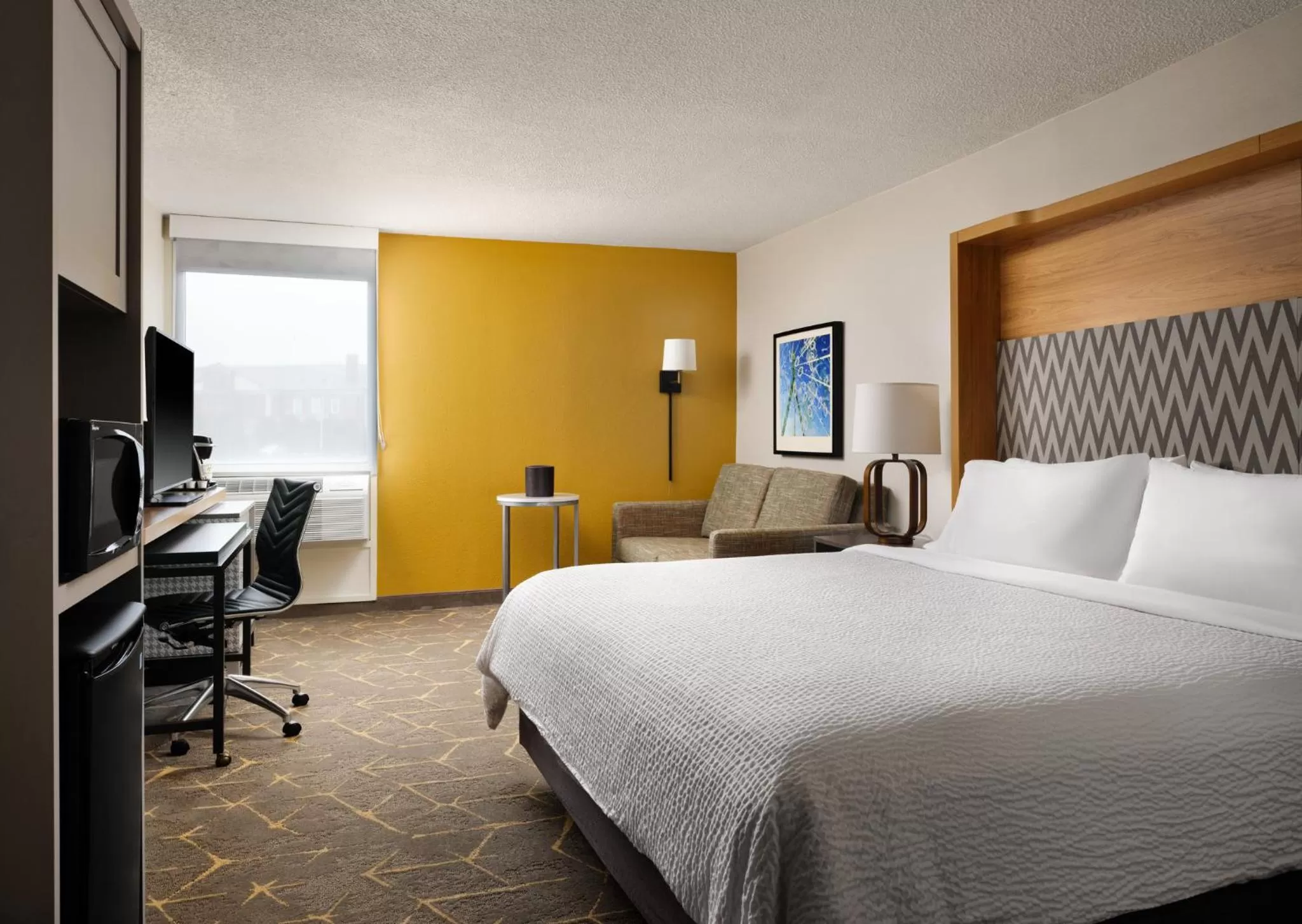 Photo of the whole room, Bed in Holiday Inn Boston - Dedham Hotel & Conference Center by IHG