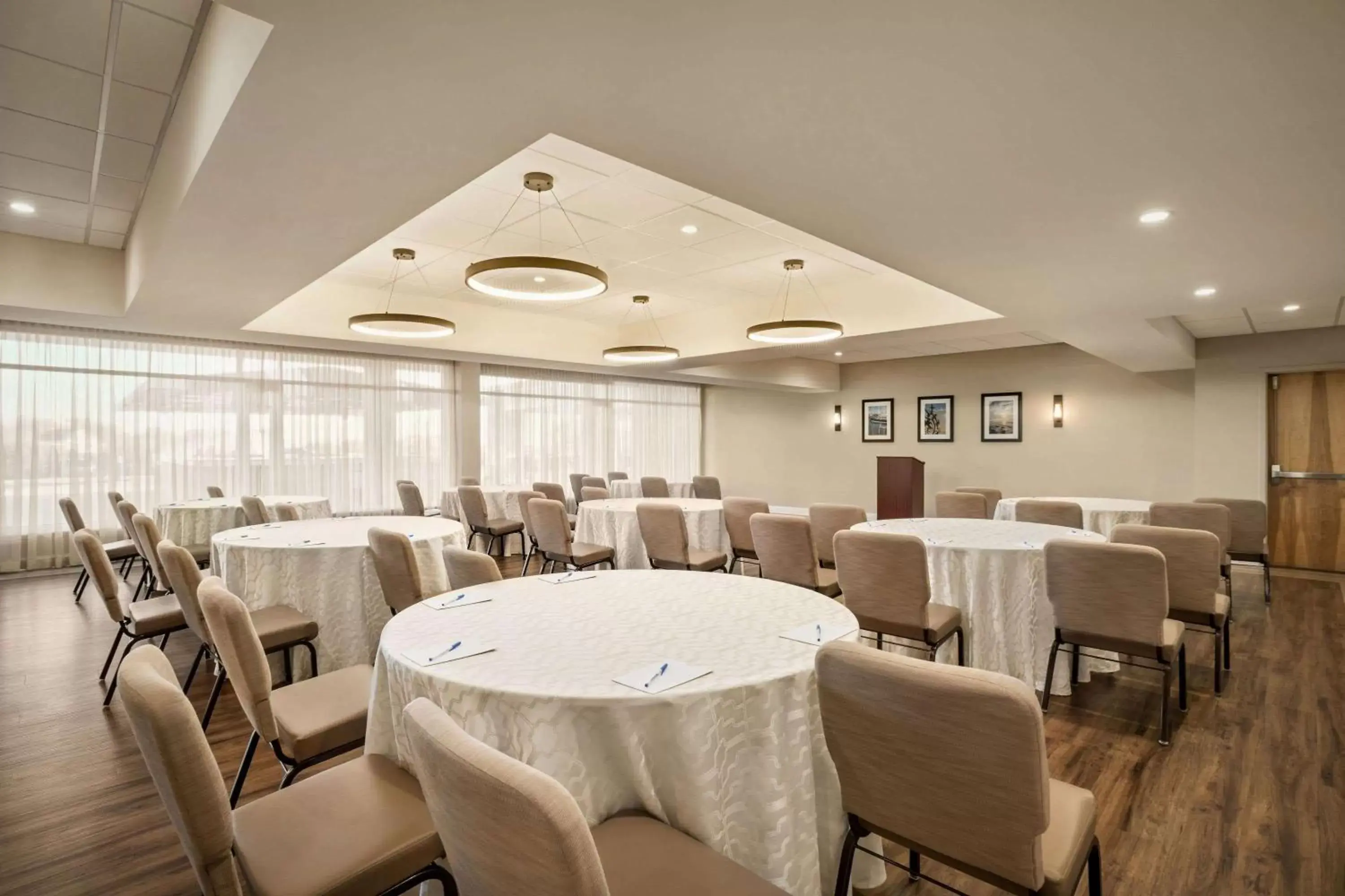 Banquet/Function facilities, Restaurant/Places to Eat in Wyndham Newport Hotel