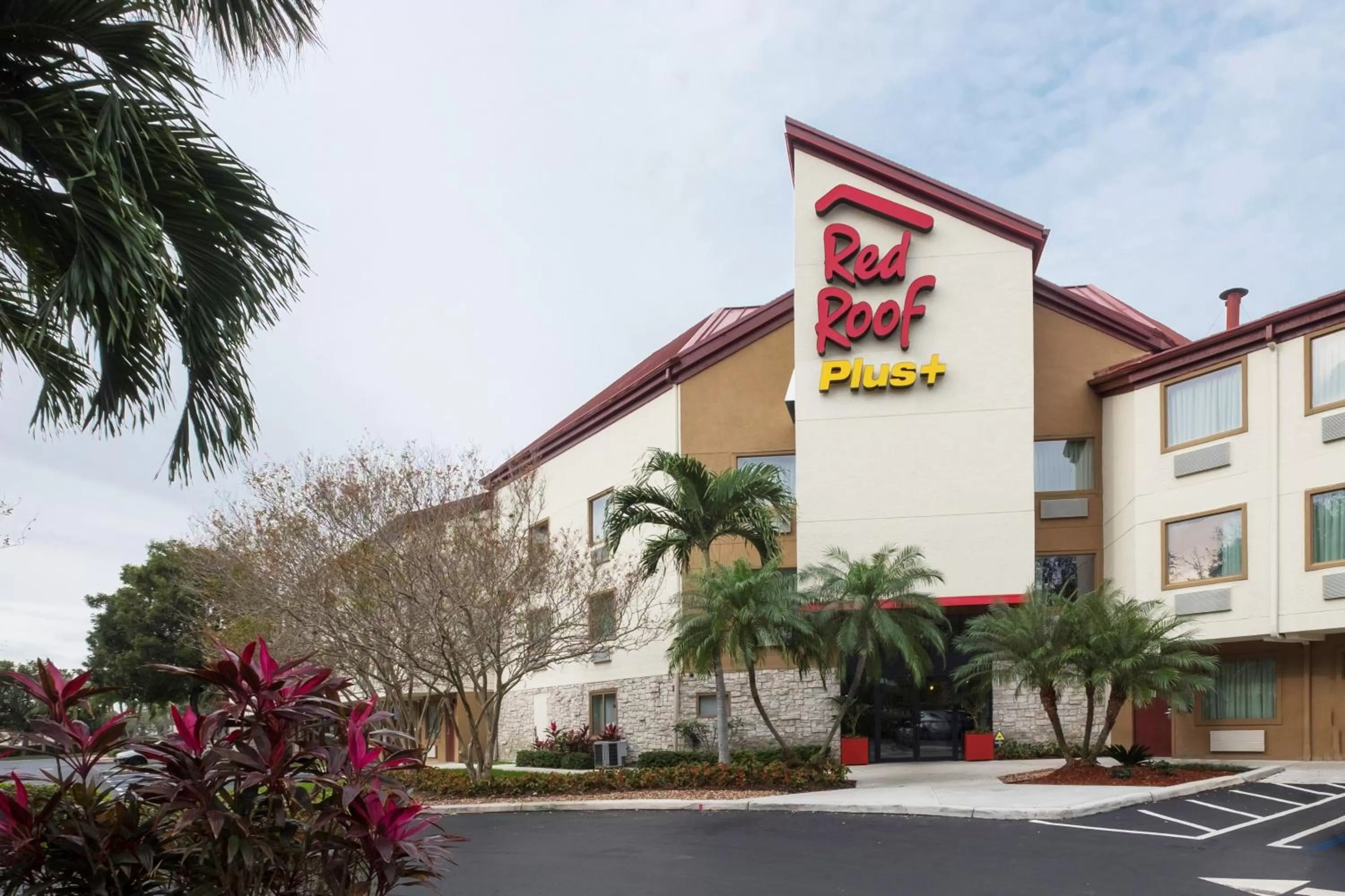 Property building in Red Roof Inn PLUS+ West Palm Beach