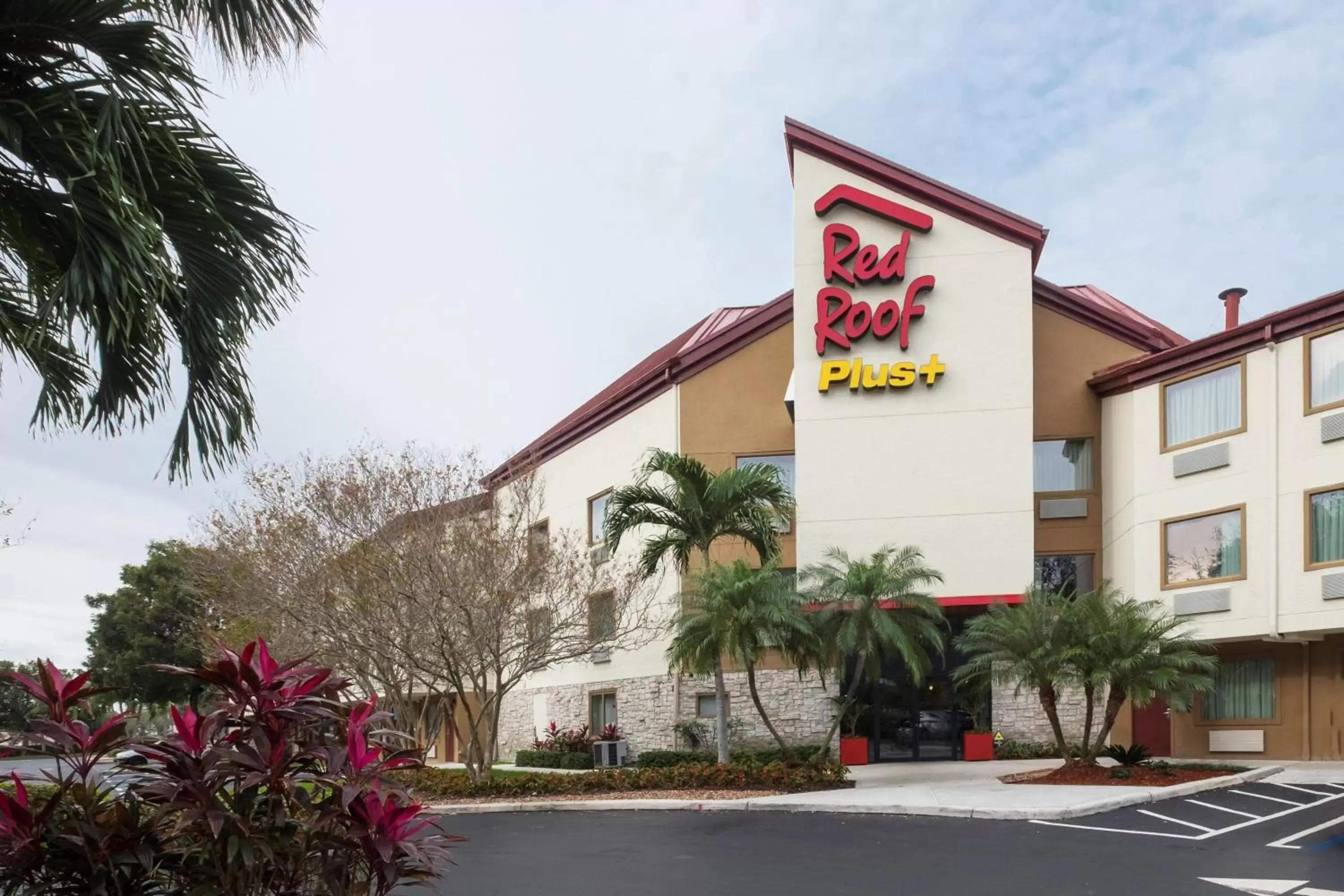 Property Building in Red Roof Inn PLUS+ West Palm Beach