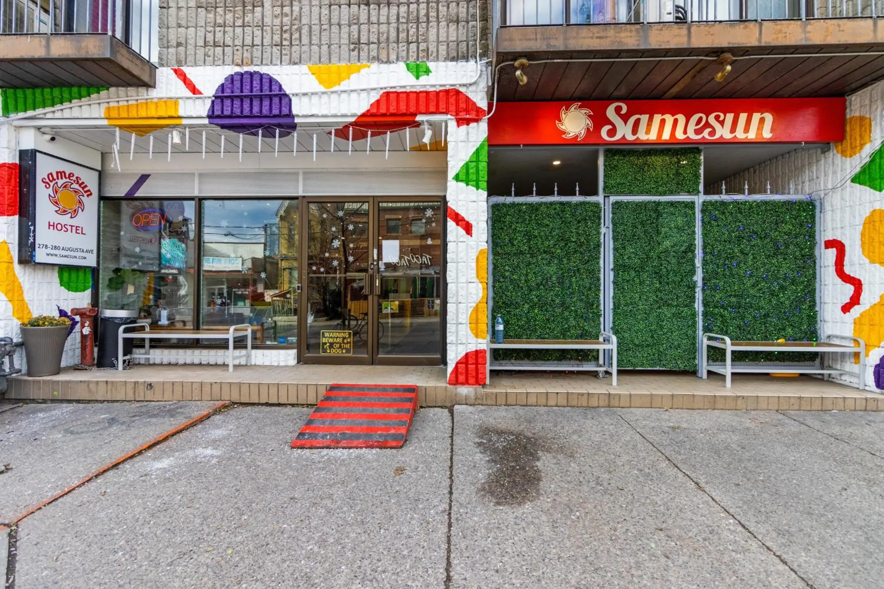 Facade/entrance in Samesun Toronto