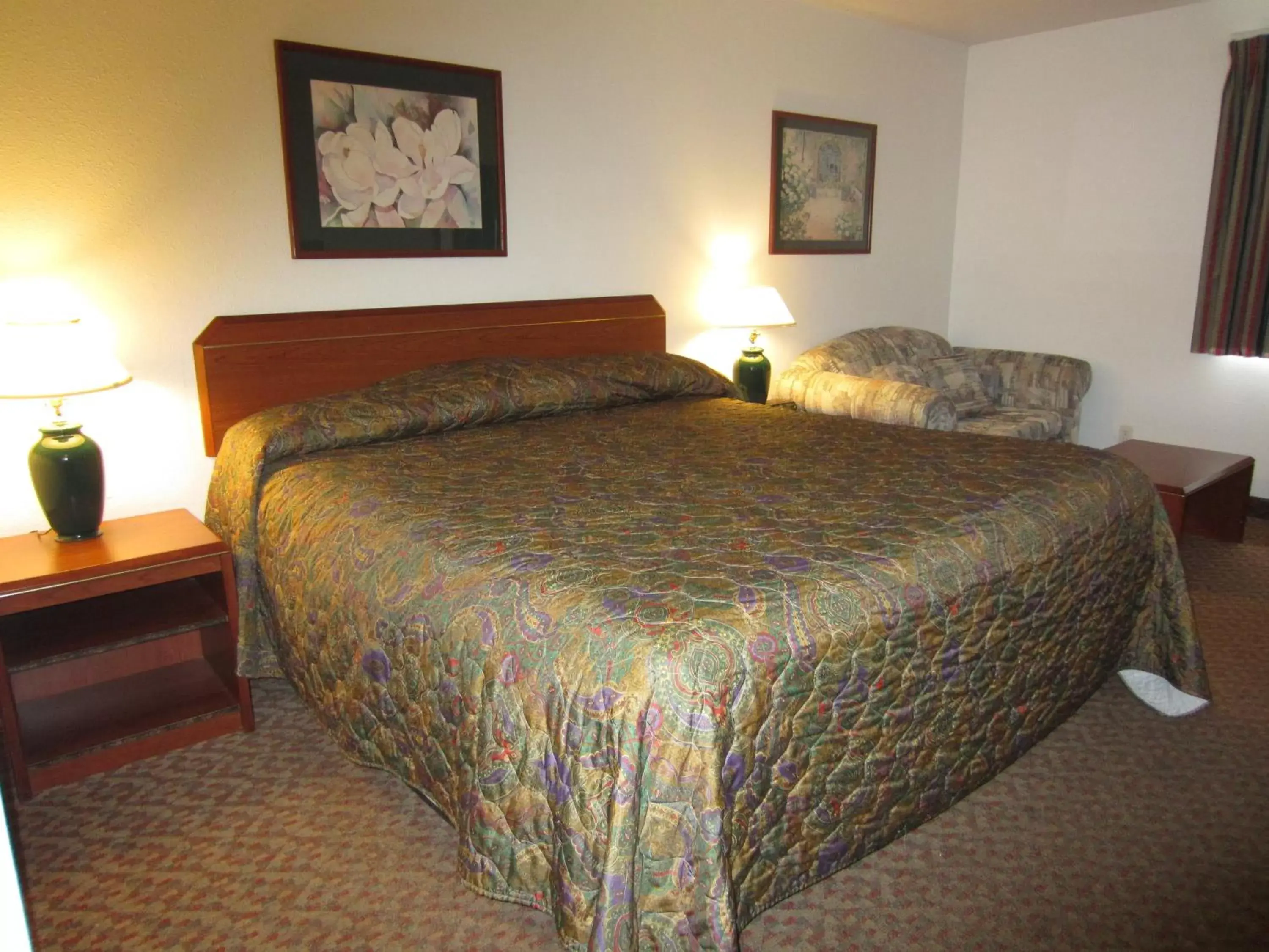 Bed in Hospitality Inn