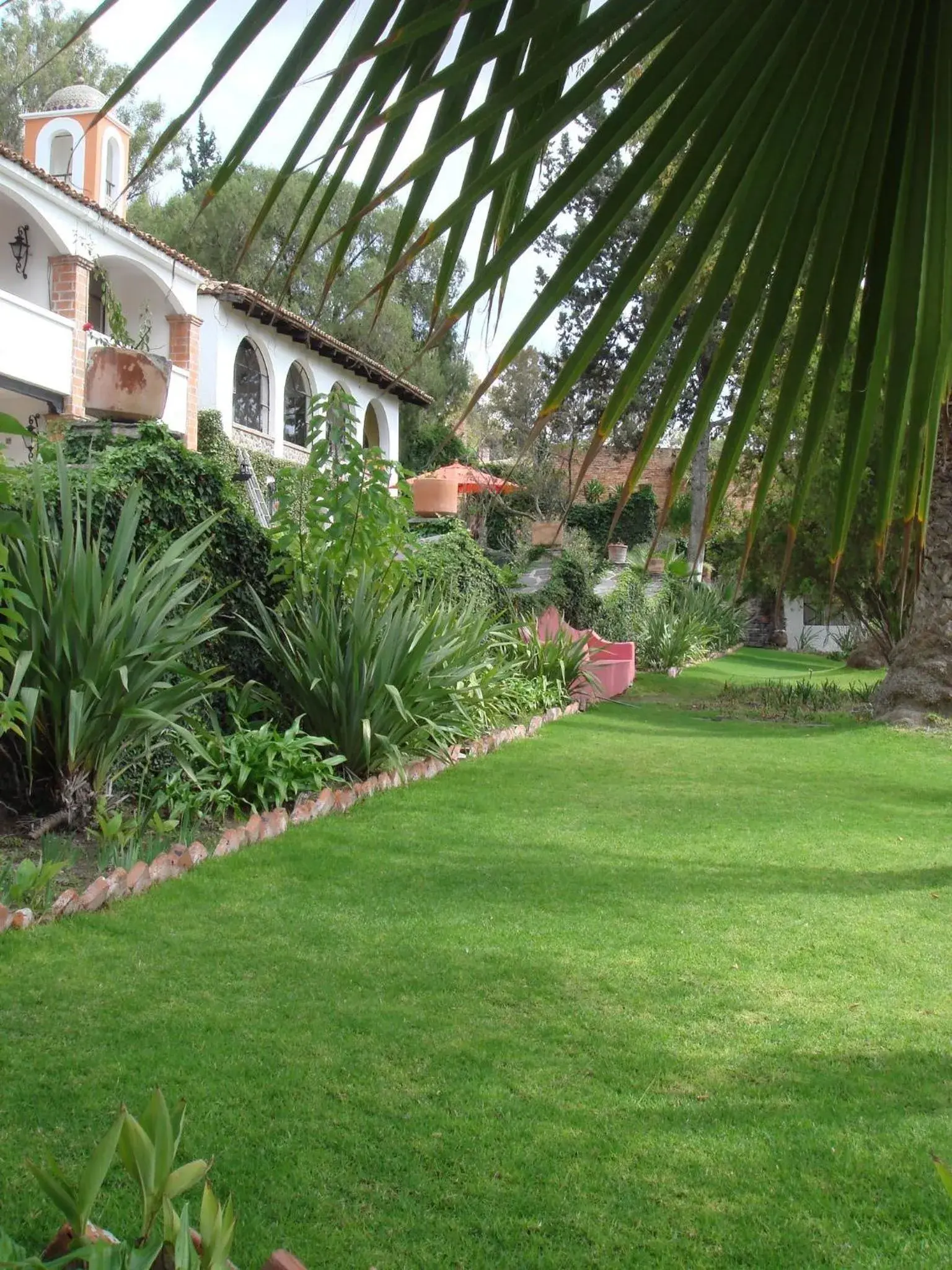 Facade/entrance, Garden in Rancho Hotel Atascadero