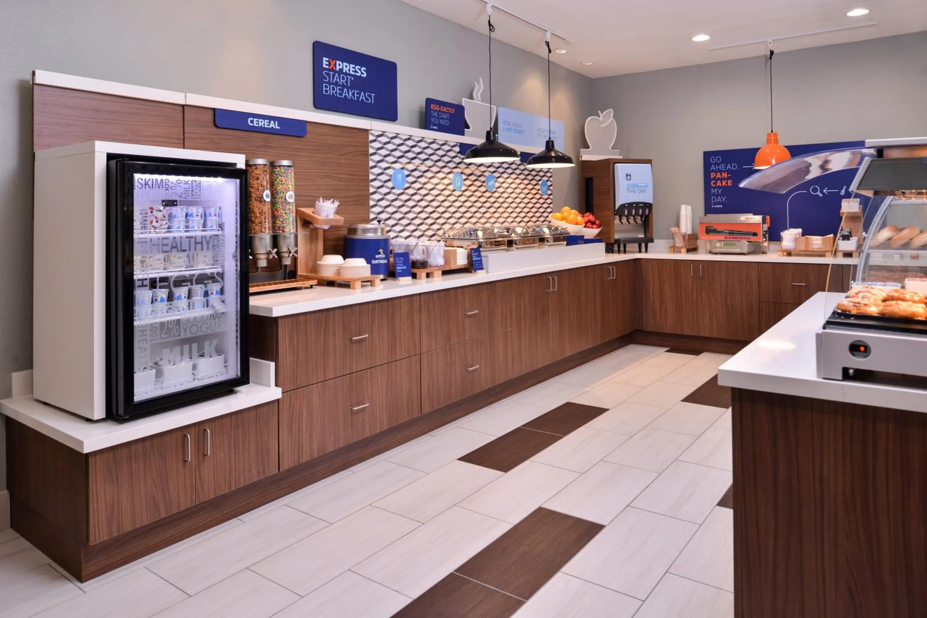 Breakfast in Holiday Inn Express Hotel & Suites Elgin by IHG