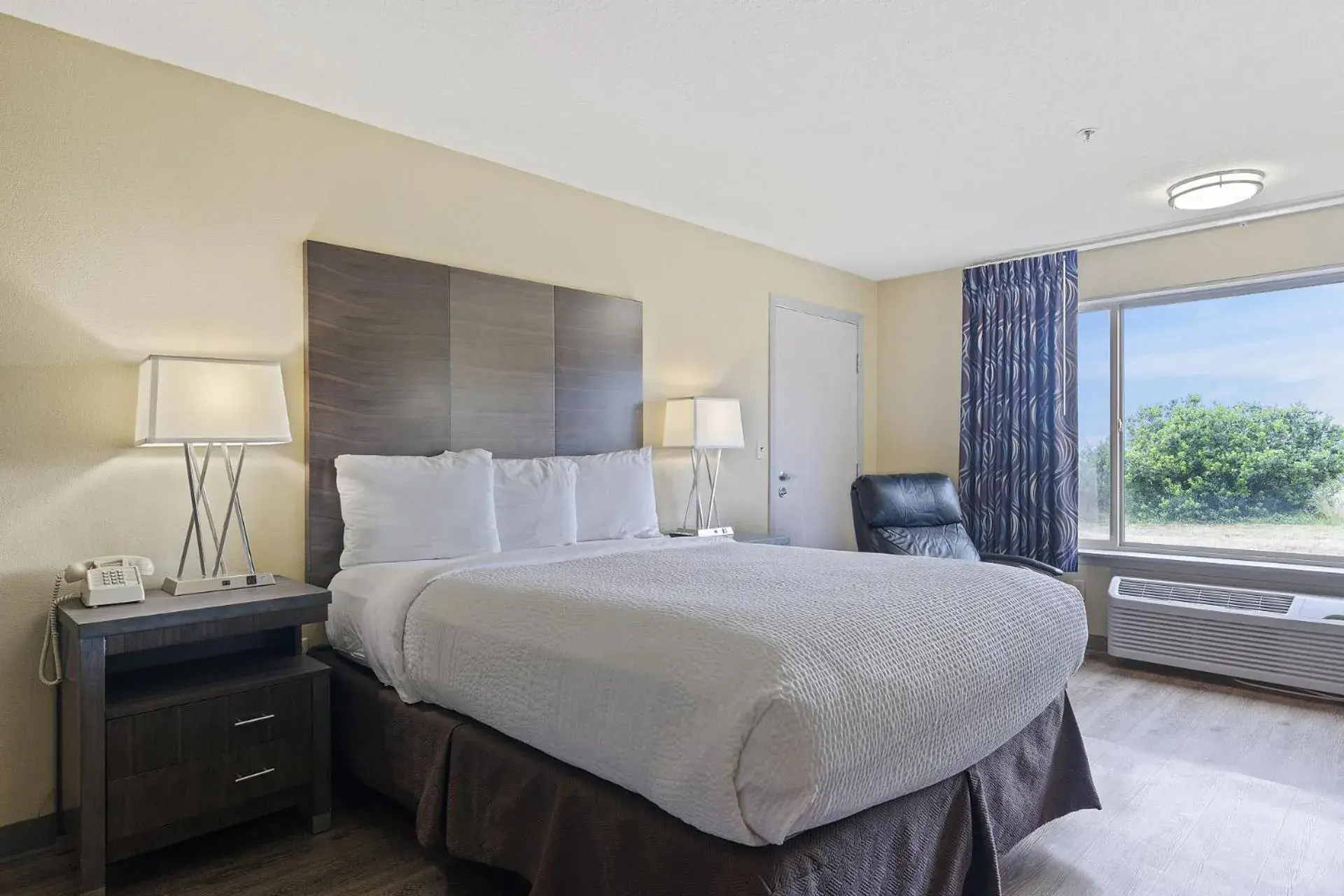 Bed in Oceanview Inn at the Arch Bed in Oceanview Inn at the Arch