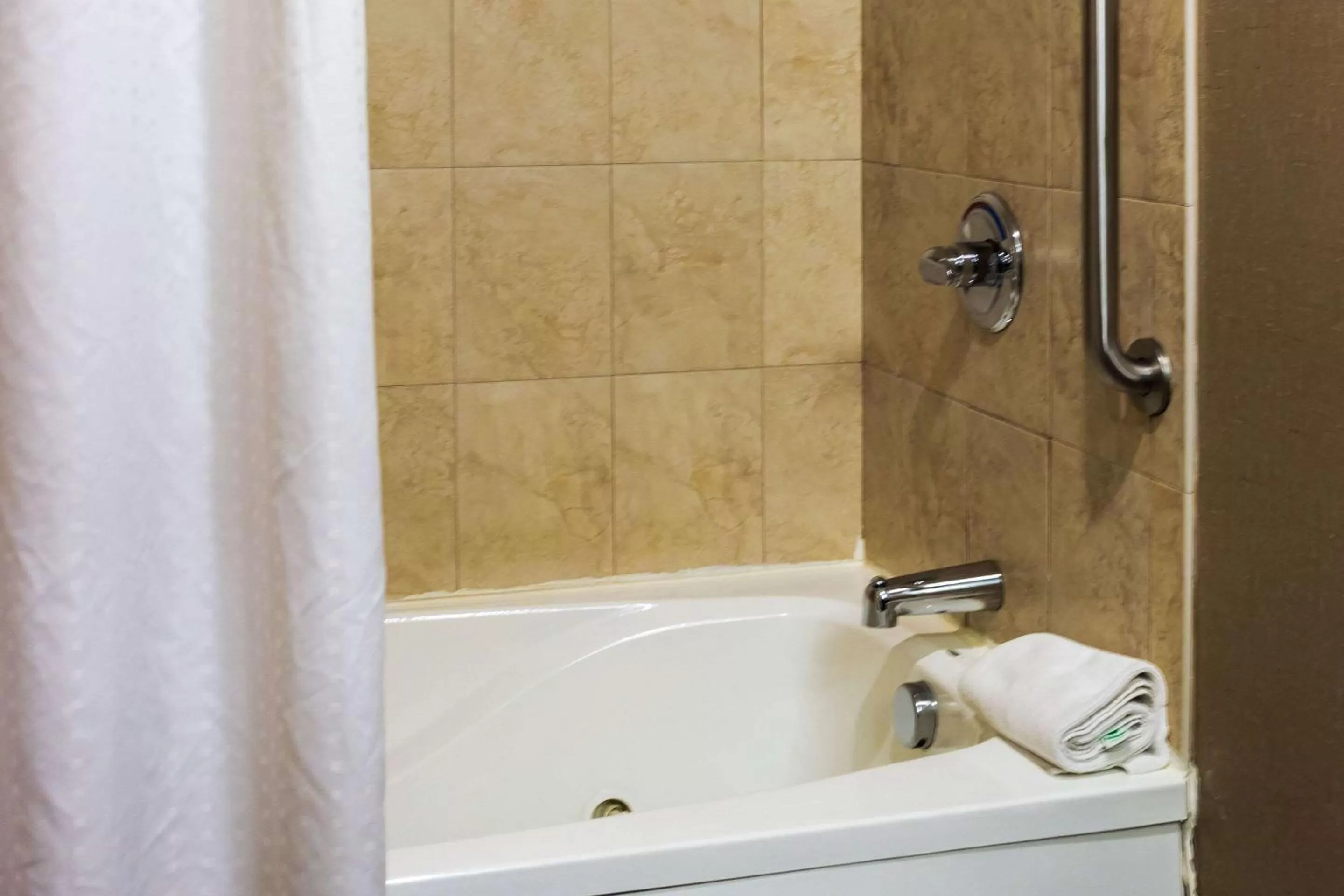 Bathroom in Comfort Inn & Suites Plainville-Foxboro