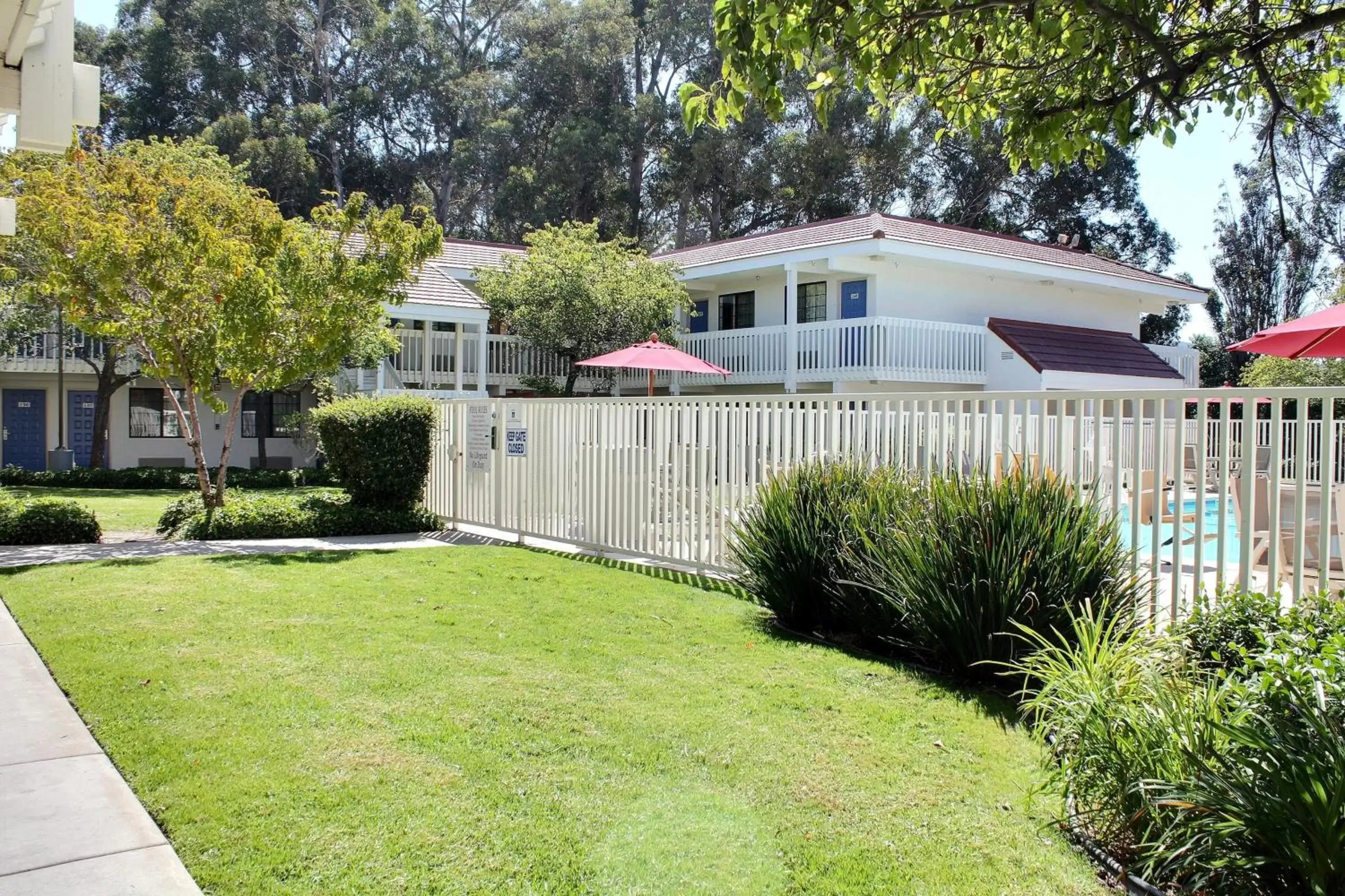 Facade/entrance, Property Building in Motel 6-San Luis Obispo, CA - South