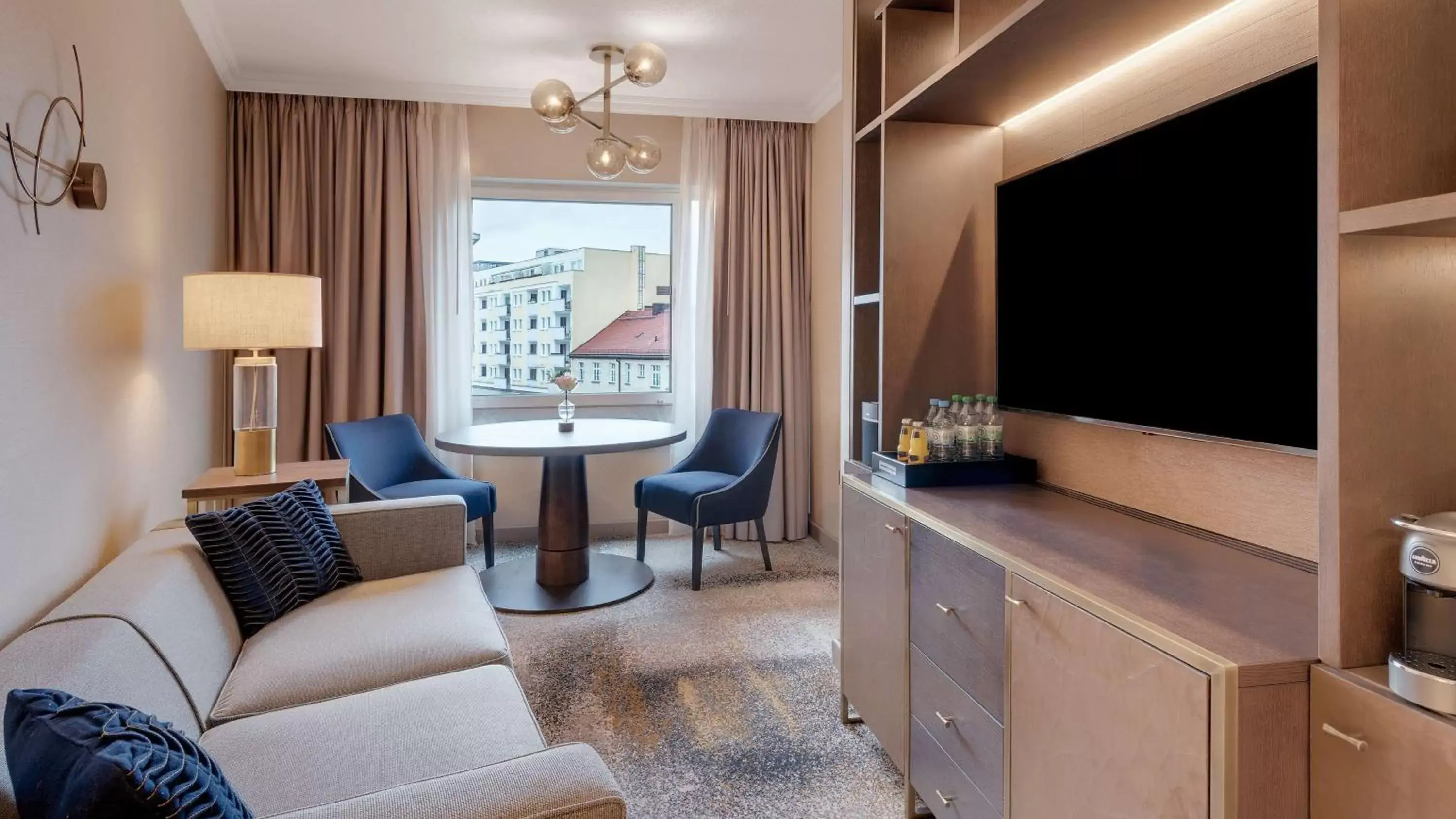 Living room, TV/Entertainment Center in Hilton Munich City