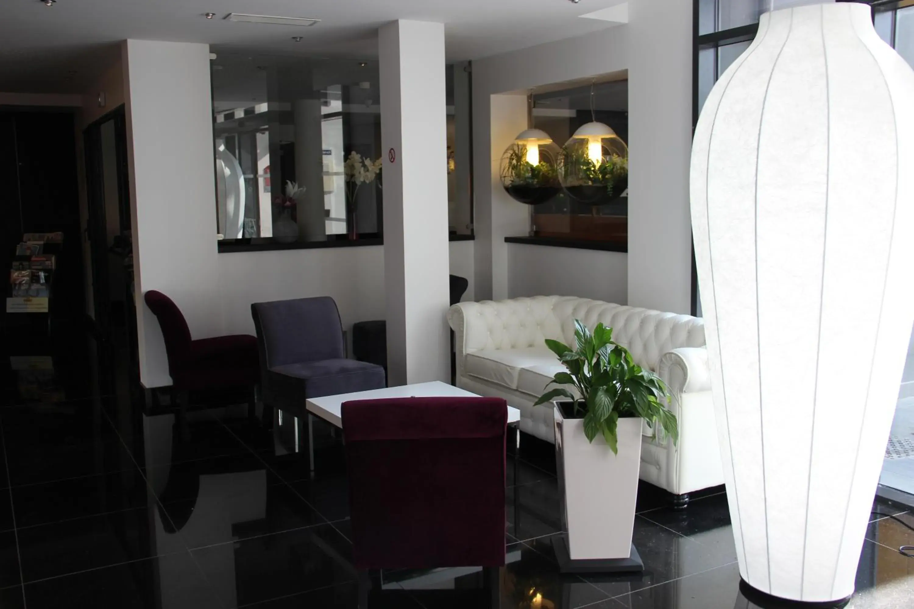 Lobby or reception, Restaurant/Places to Eat in Kyriad Saint Quentin en Yvelines - Montigny