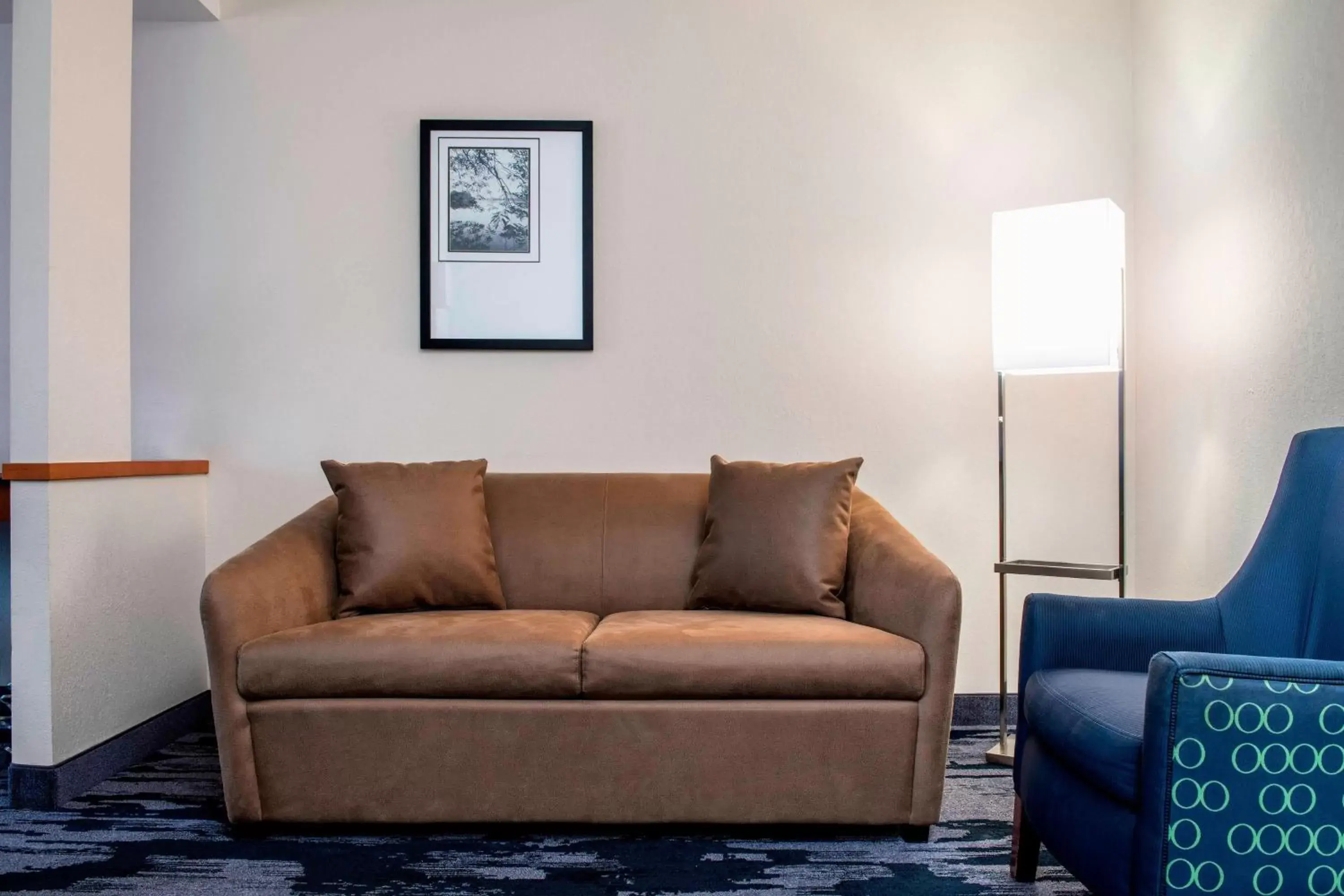 Living room, Seating Area in Fairfield Inn & Suites by Marriott Winnipeg