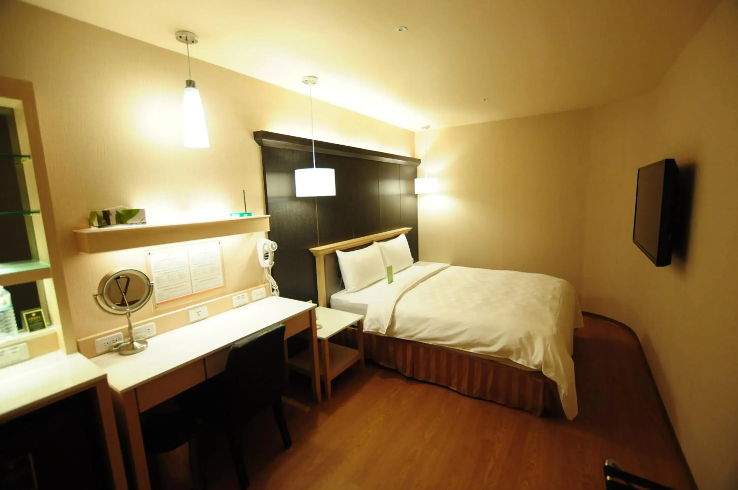 Photo of the whole room, Bed in Kindness Hotel - Kaohsiung Main Station