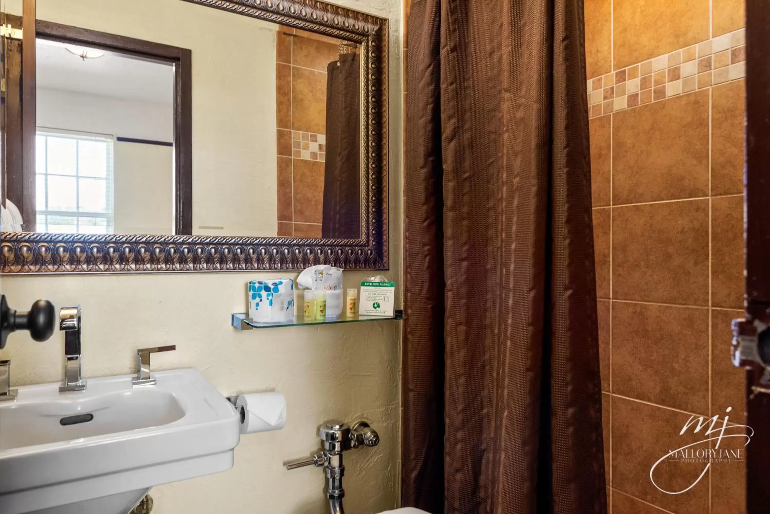 Shower, Bathroom in Hotel Seville