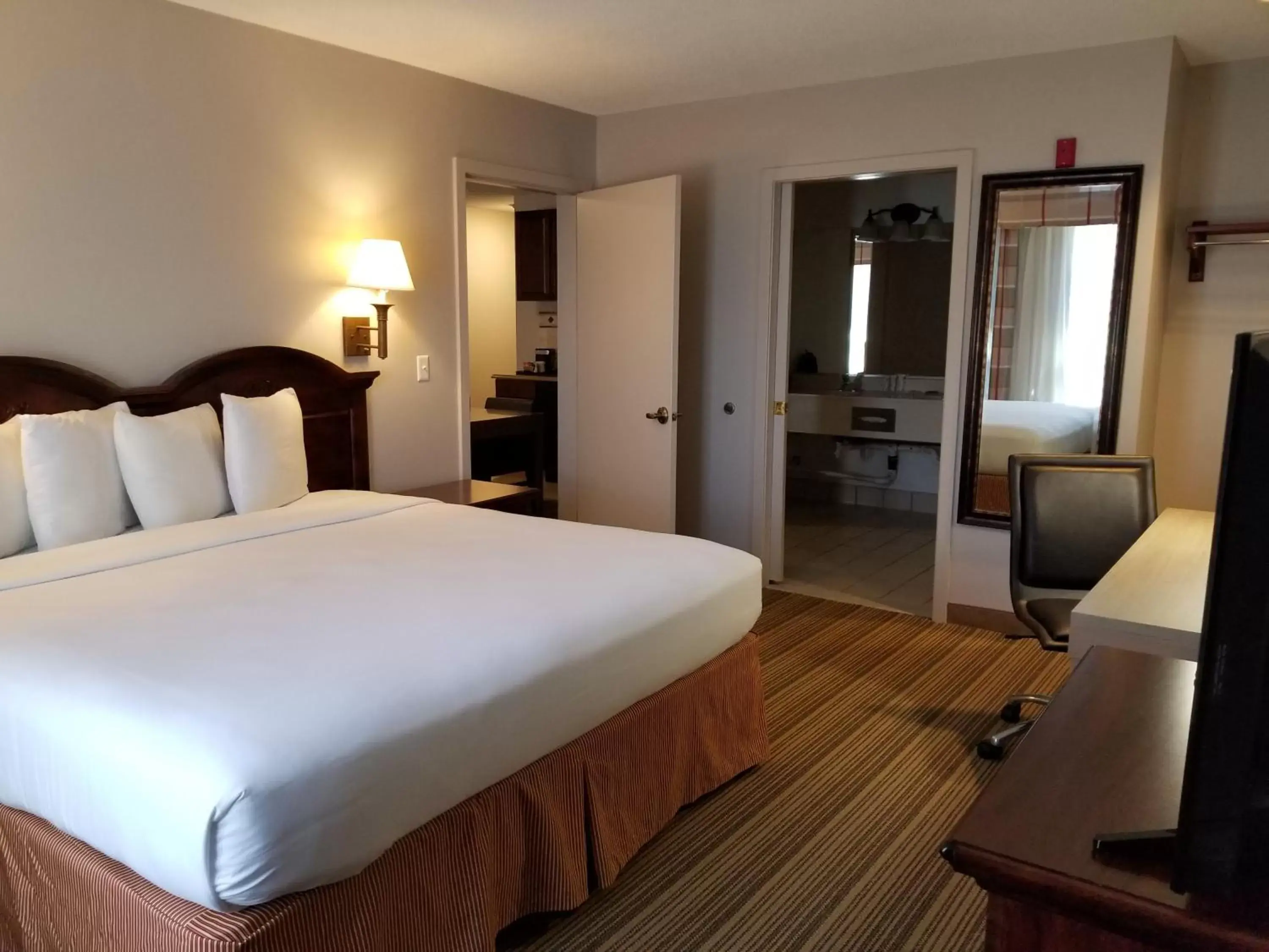 Bedroom, Bed in Country Inn & Suites by Radisson, Annapolis, MD