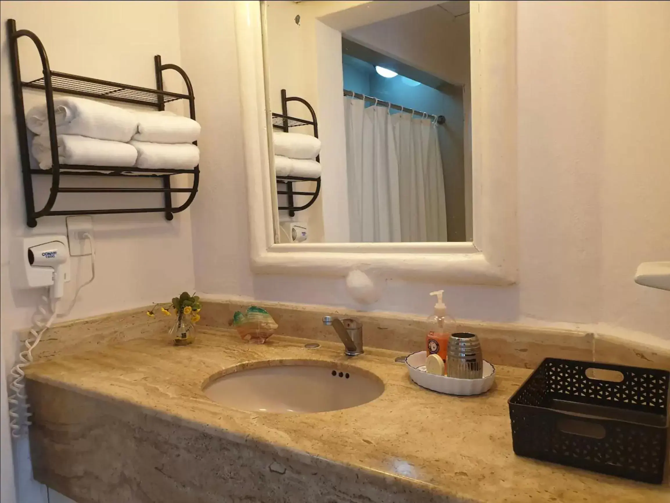 Bathroom in Cancun Beach&Sunrise