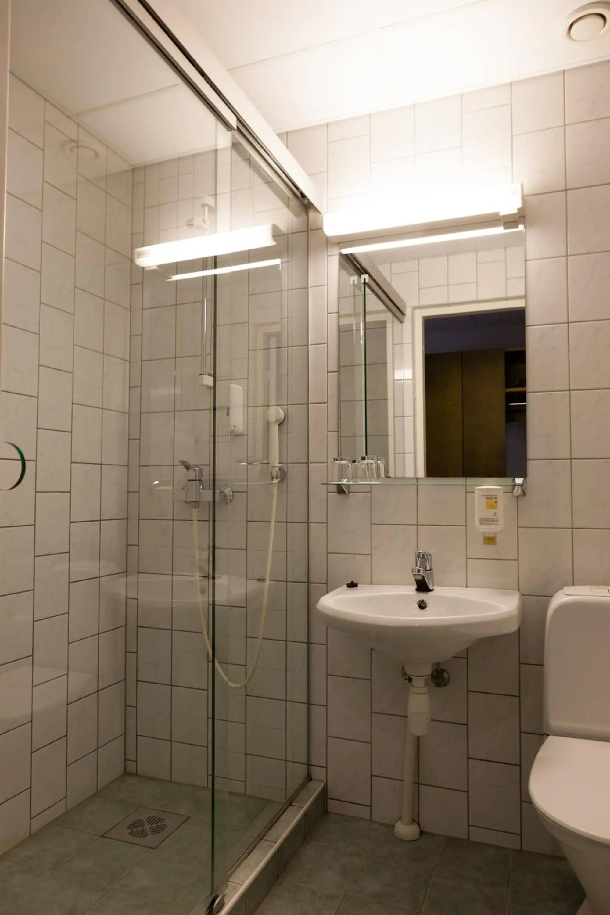 Shower, Bathroom in Hotel St. Barbara