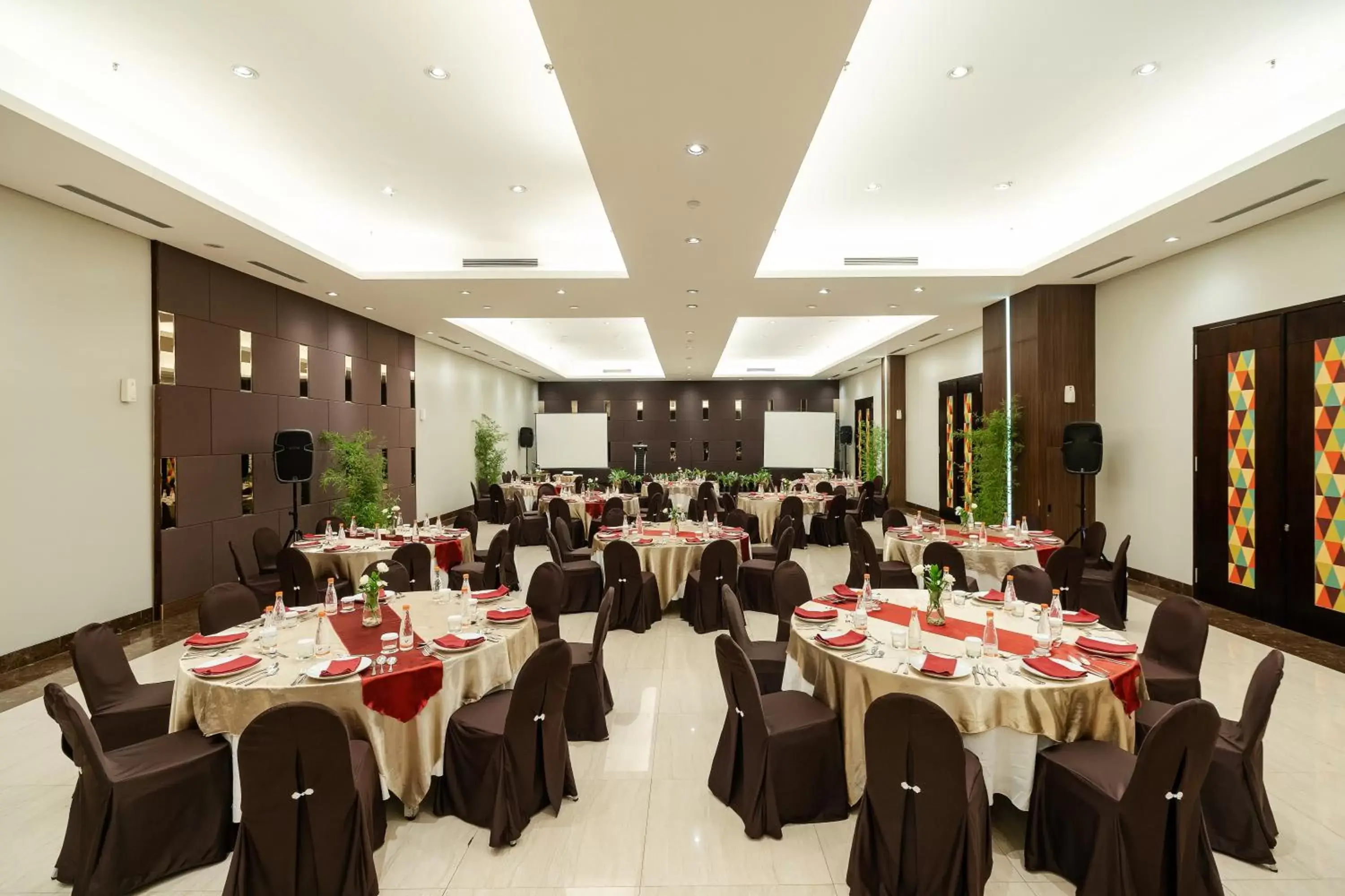 Restaurant/Places to Eat in Clove Hotel Bandung