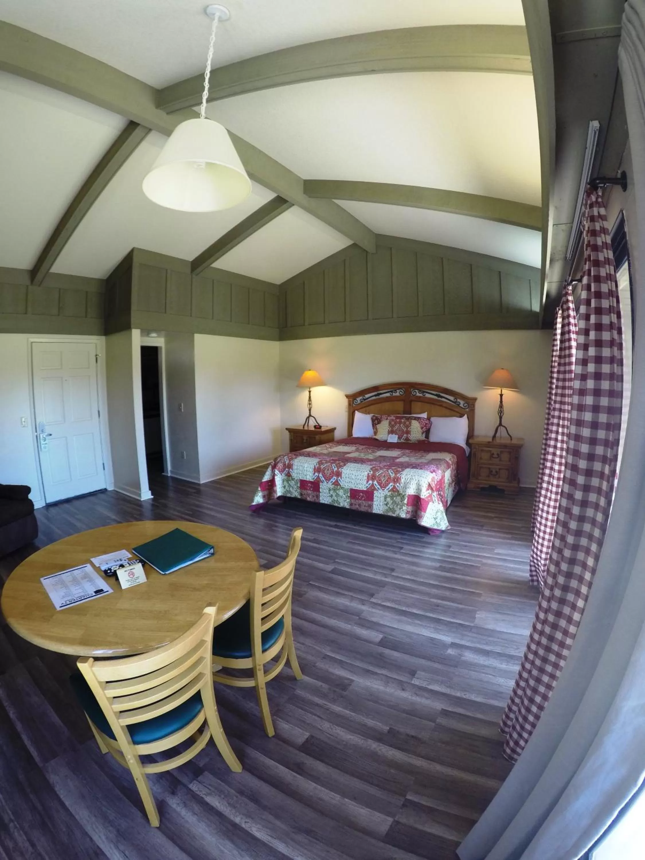 Photo of the whole room, Bed in Ridgemark Golf Club and Resort