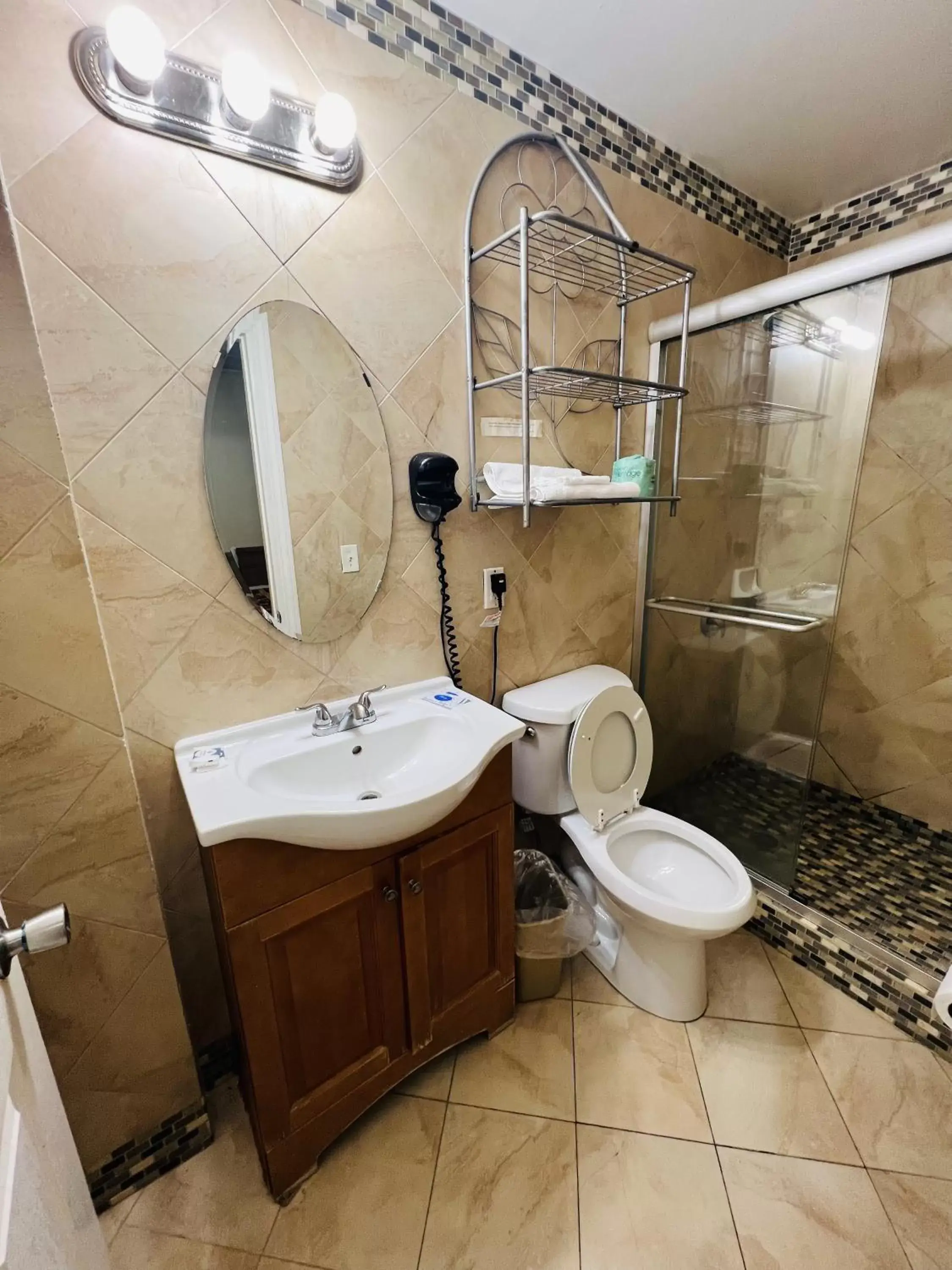 Bathroom in Haiban Inn Jersey City