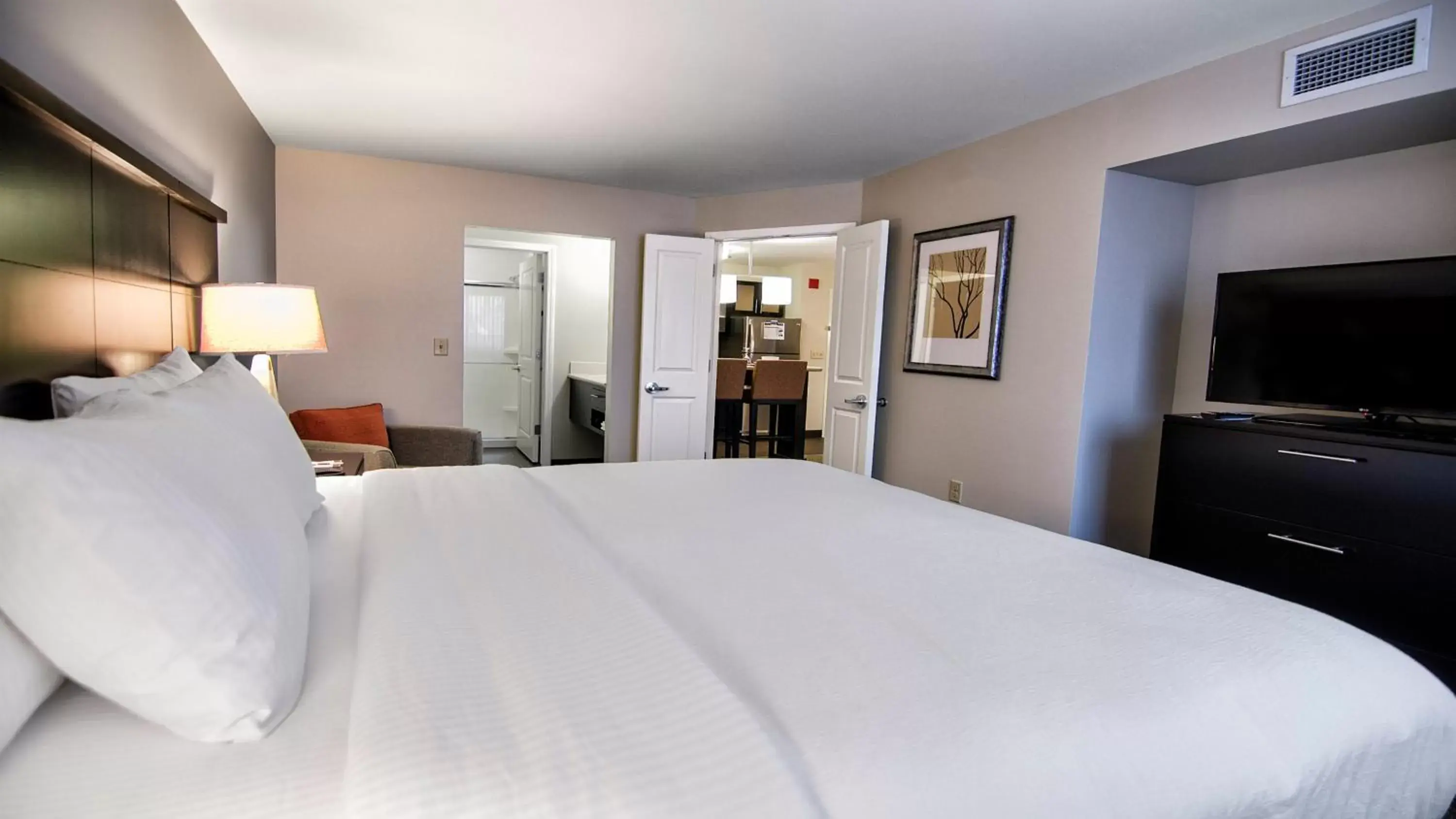 Photo of the whole room, Bed in Staybridge Suites Marquette, an IHG Hotel