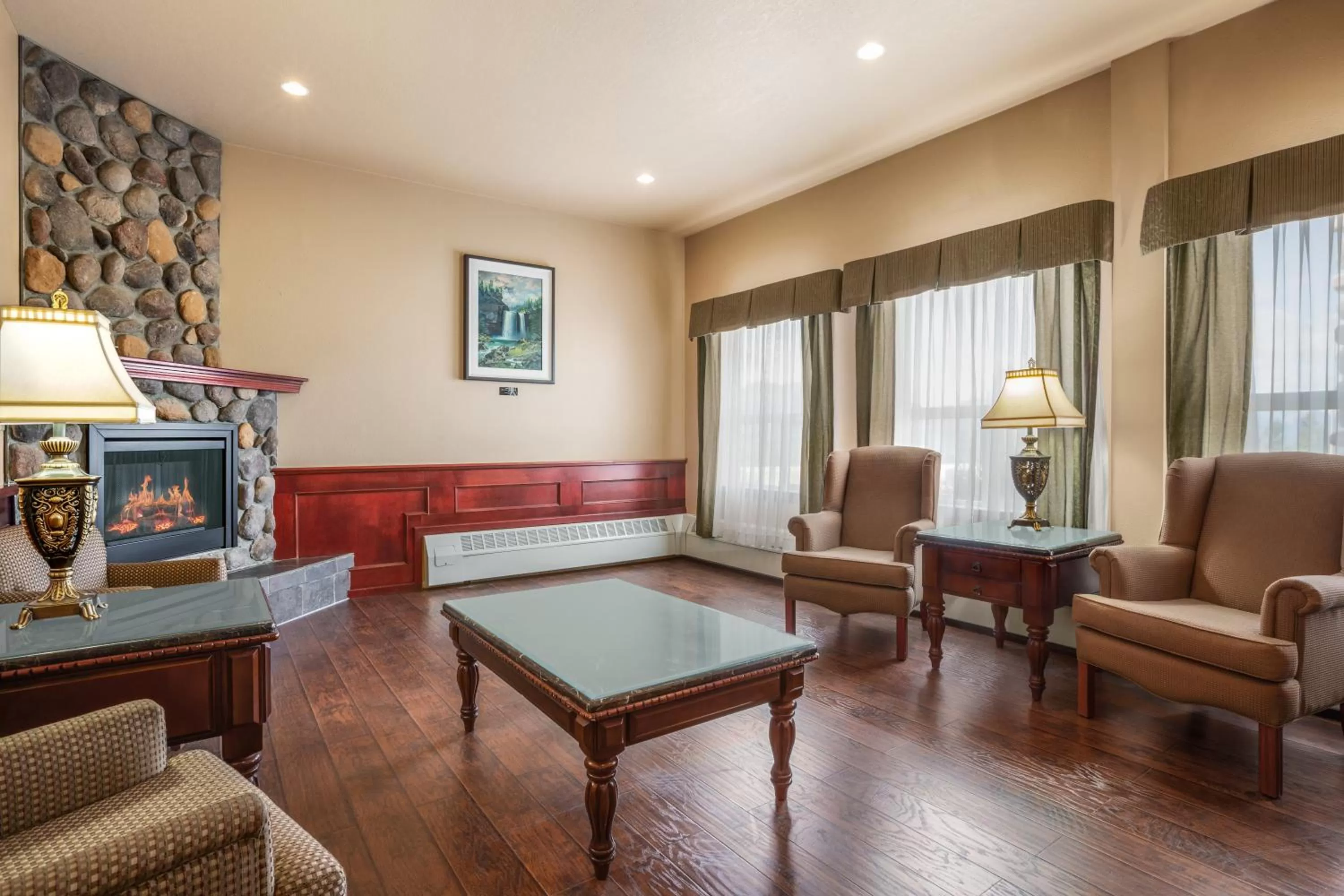 Communal lounge/ TV room in Grande Cache Inn & Suites