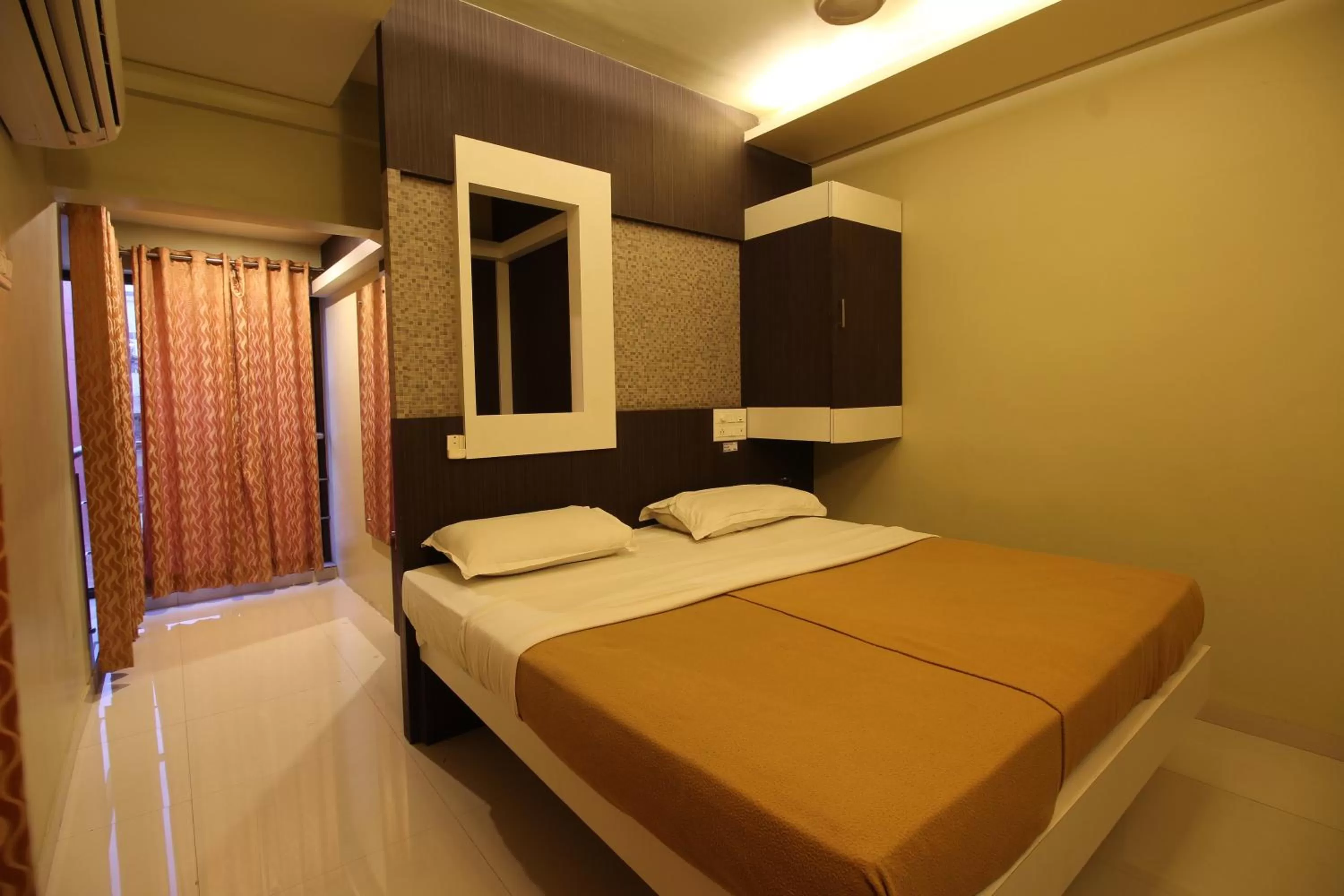 Bedroom in Hotel Sham Suman, Kolhapur- Opposite To Mahalaxmi Temple