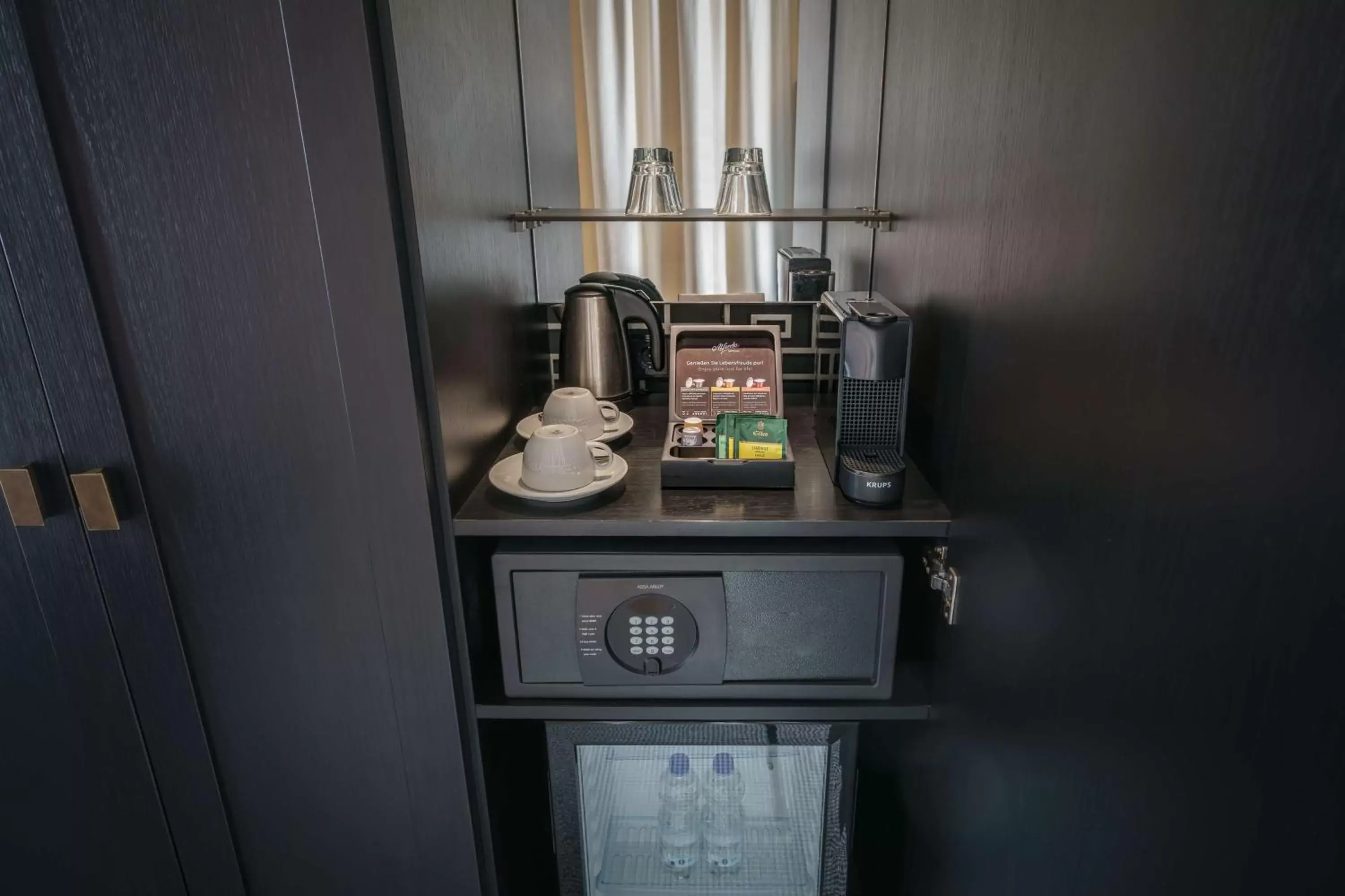Bedroom, Coffee/Tea Facilities in DoubleTree By Hilton Hotel Amsterdam - Ndsm Wharf