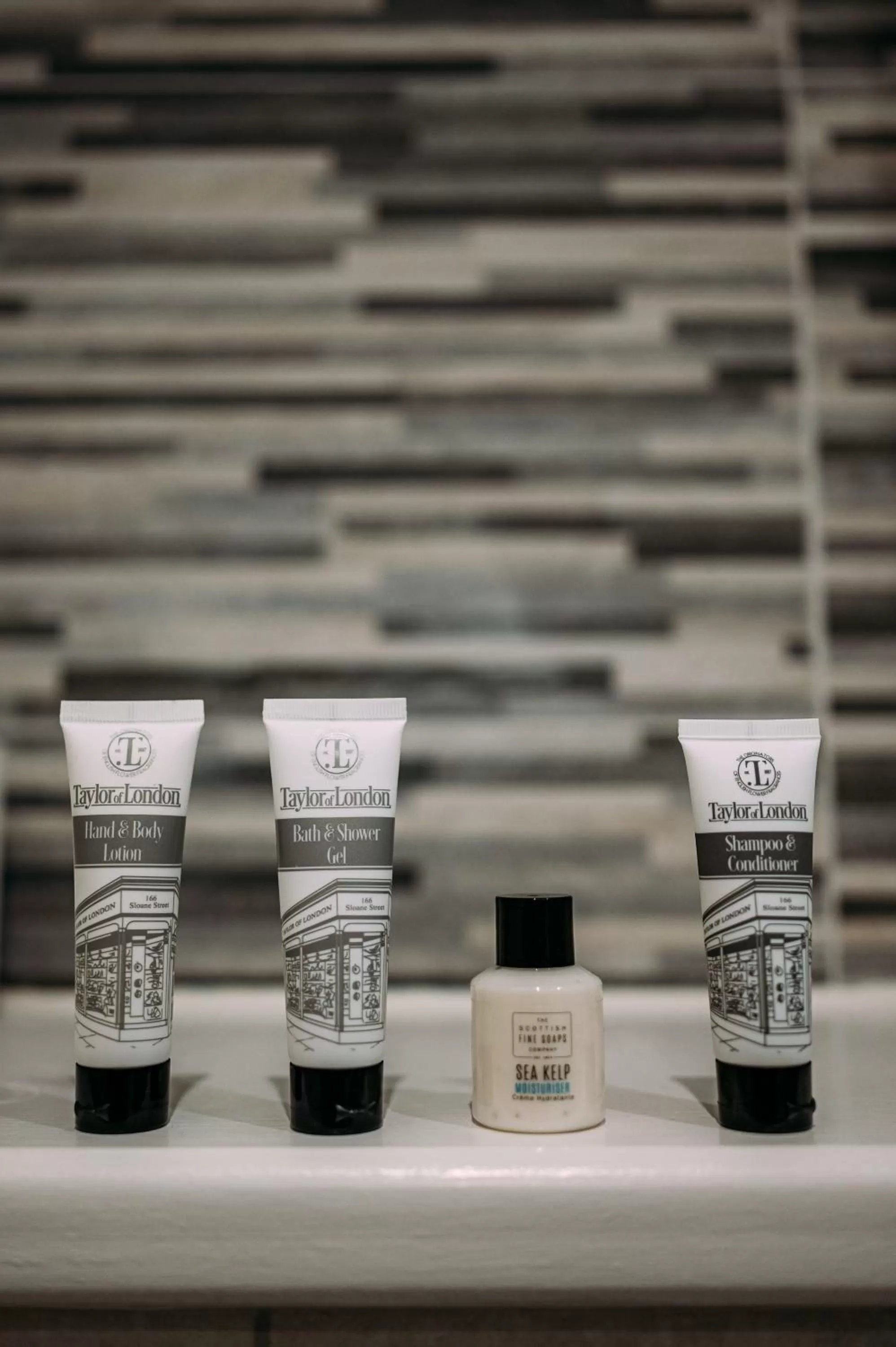 Bathroom in The Queens Hotel