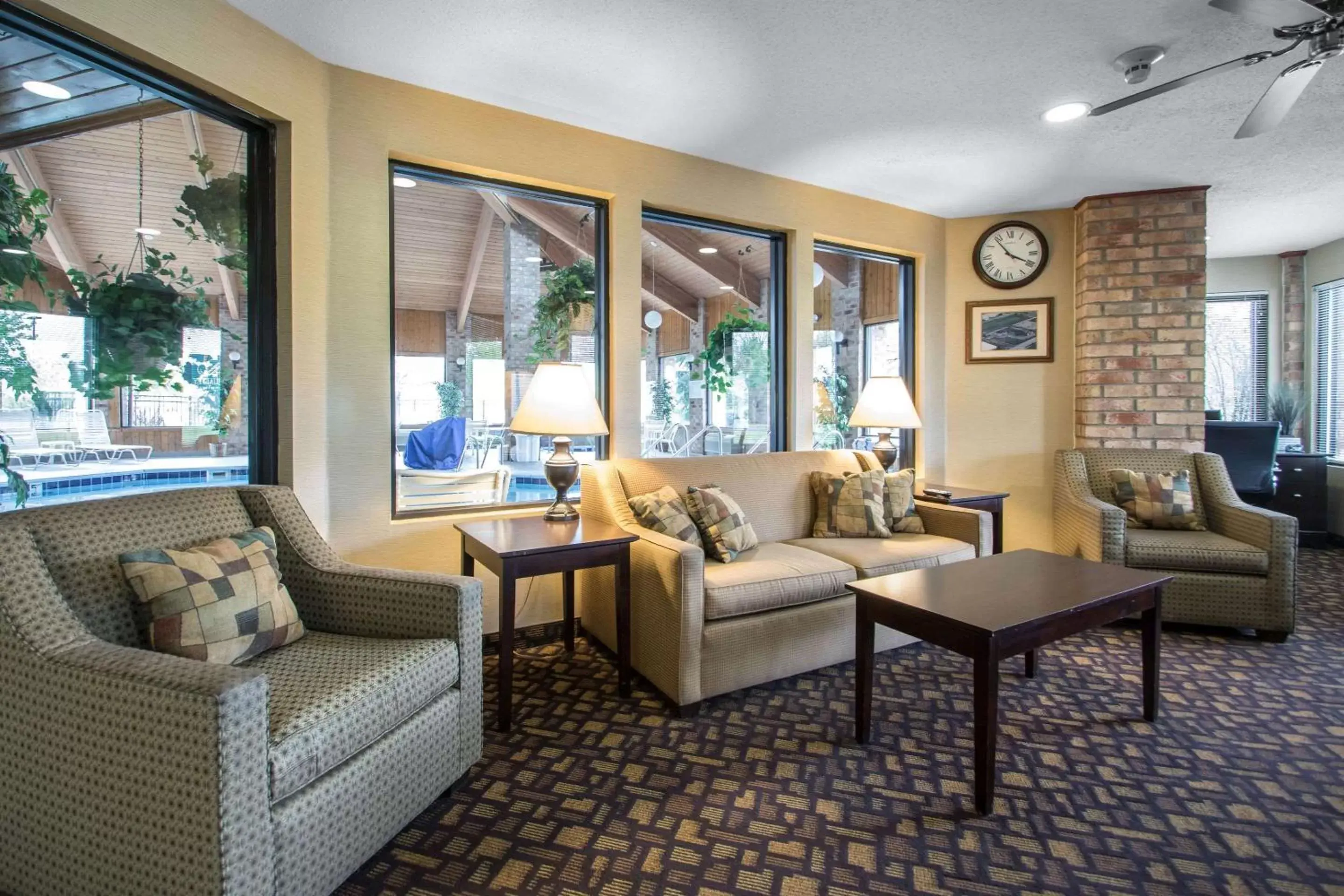 Lobby or reception, Seating Area in Quality Inn & Suites Sun Prairie Madison East