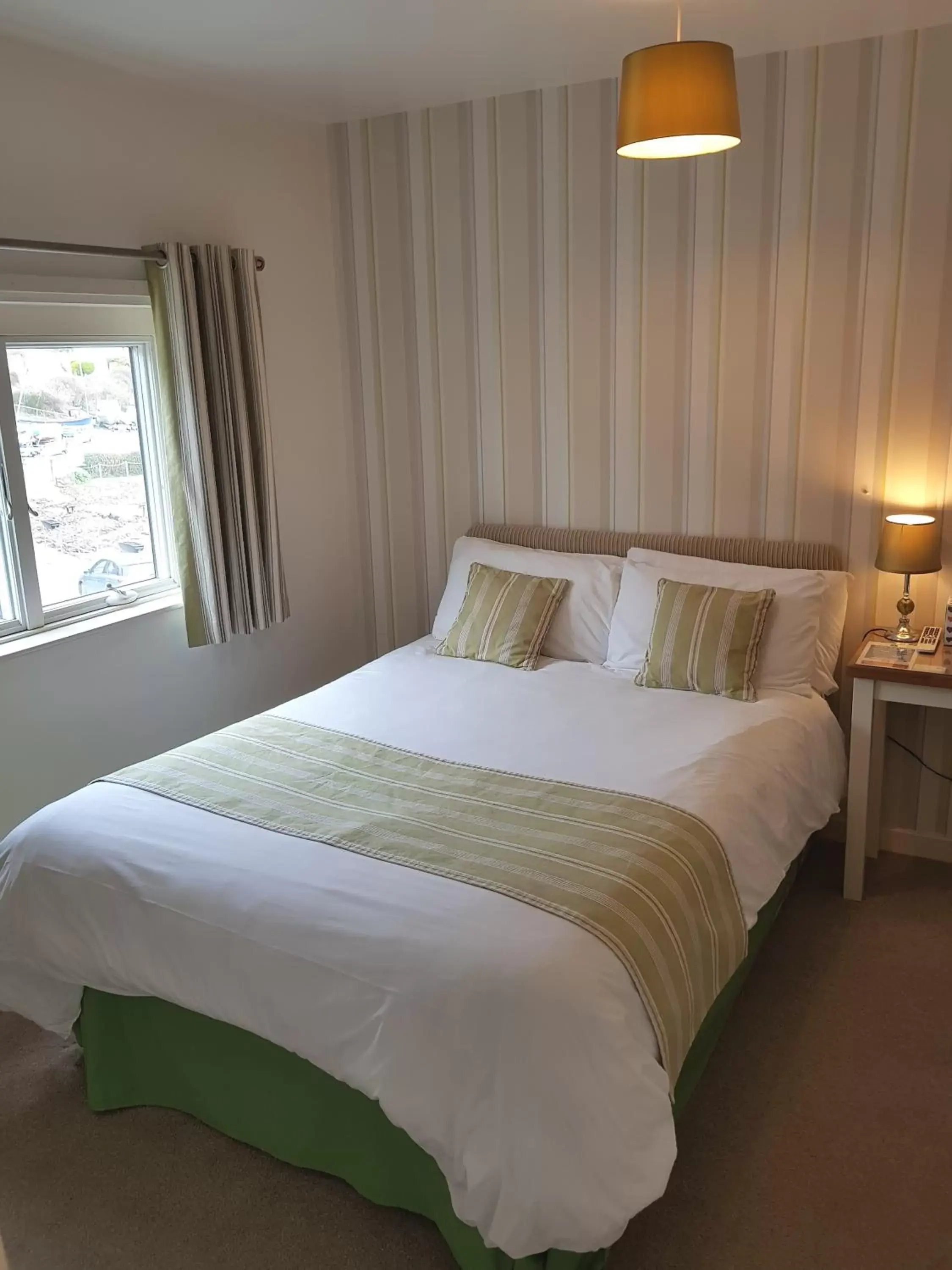 Bedroom, Bed in Ferry House Inn