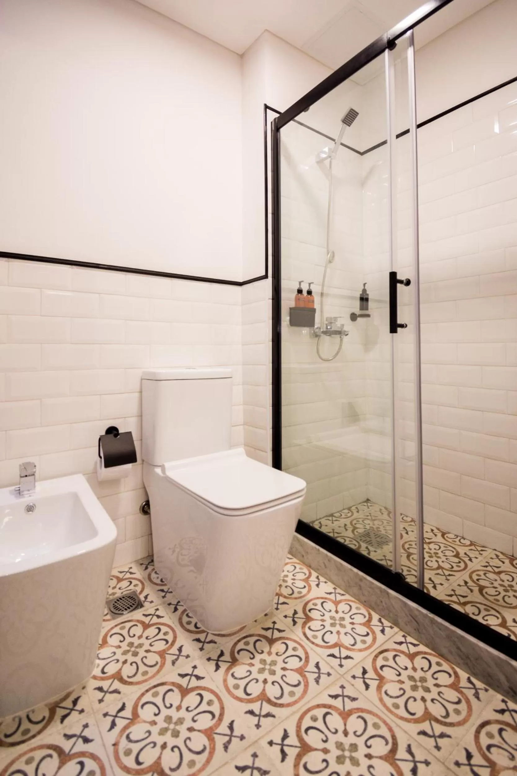 Shower in FAUNA Montevideo