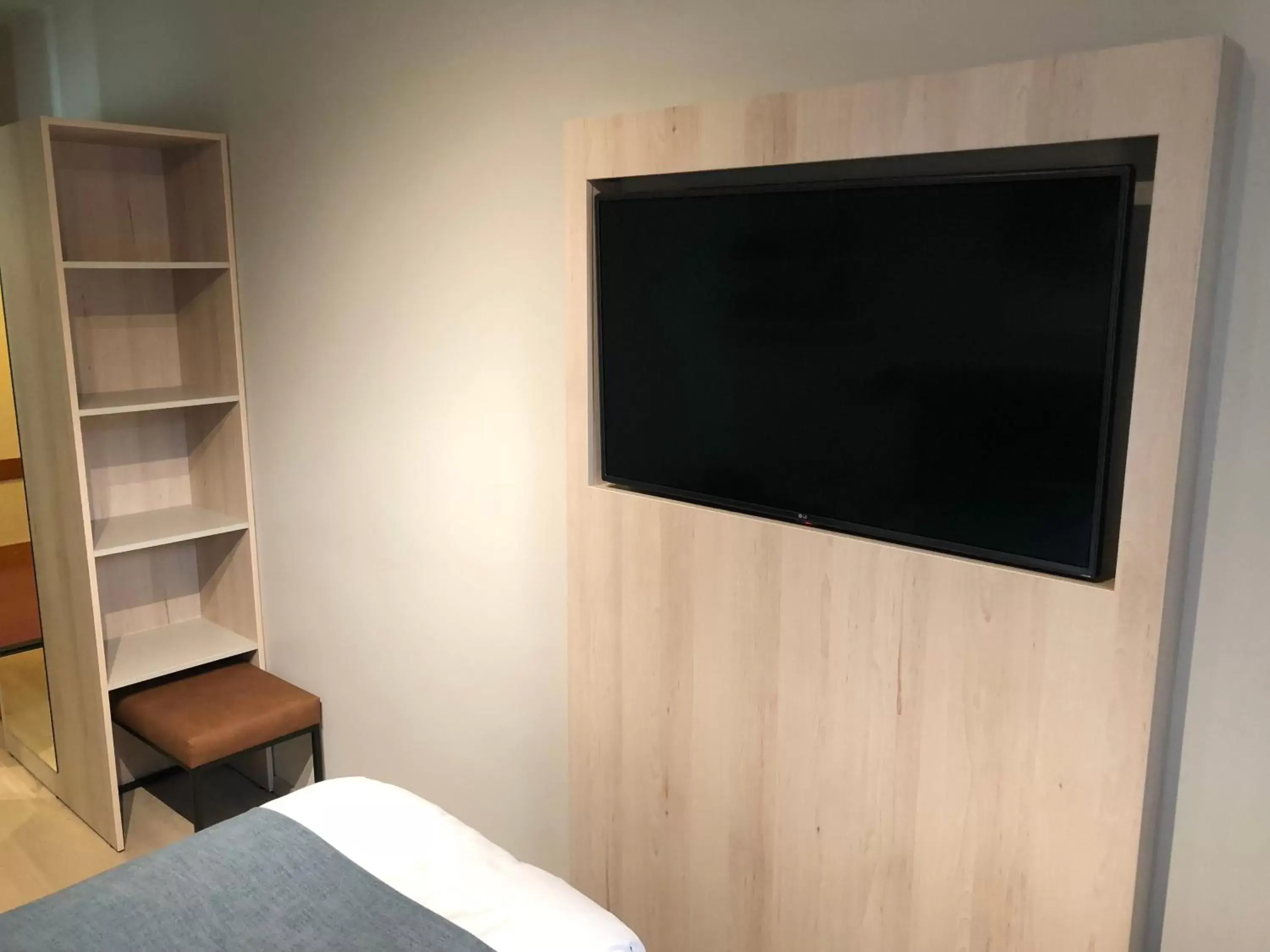 TV and multimedia, TV/Entertainment Center in Pilot Airport Hotel