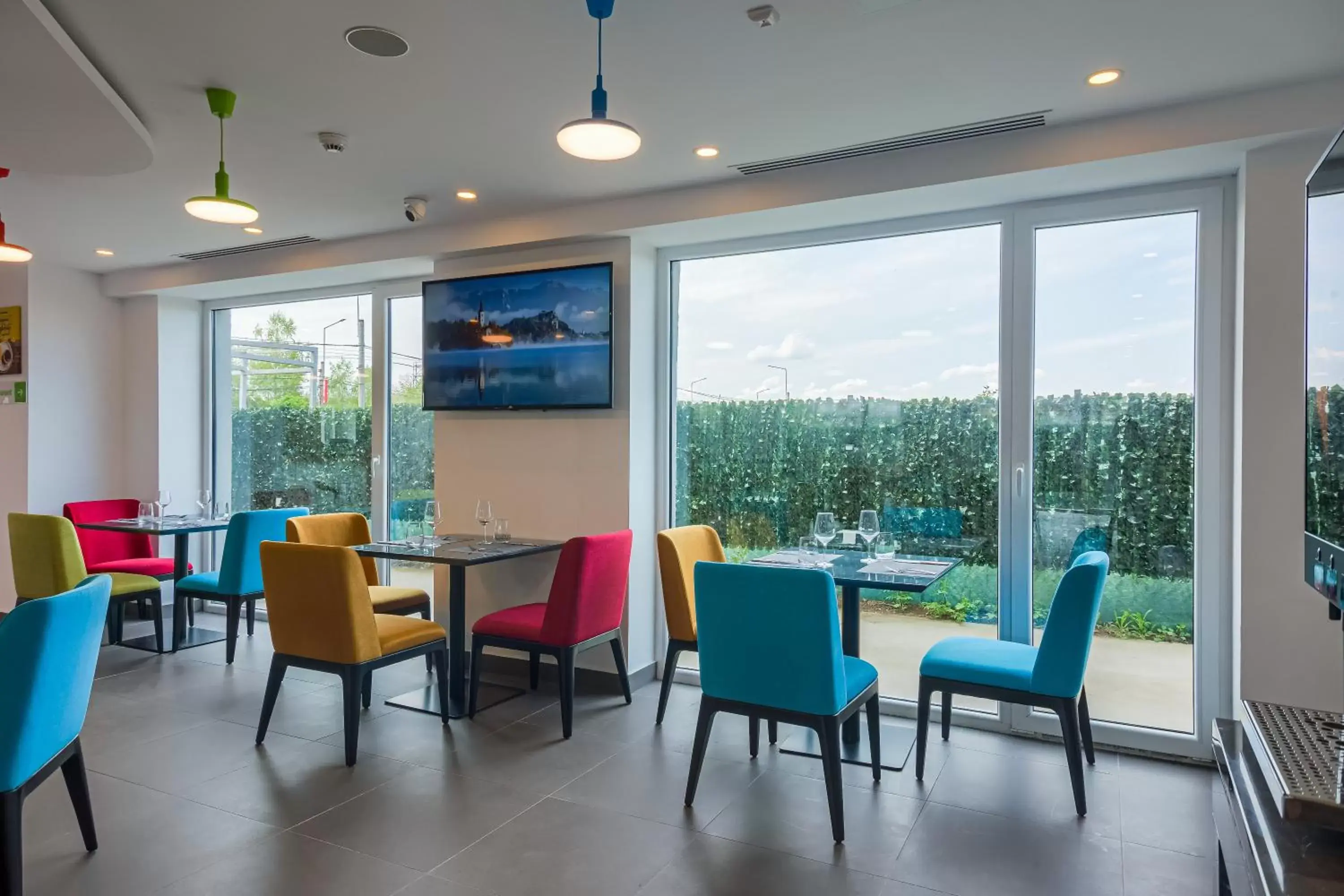 Dining area, Restaurant/Places to Eat in Ibis Styles Bucharest Airport