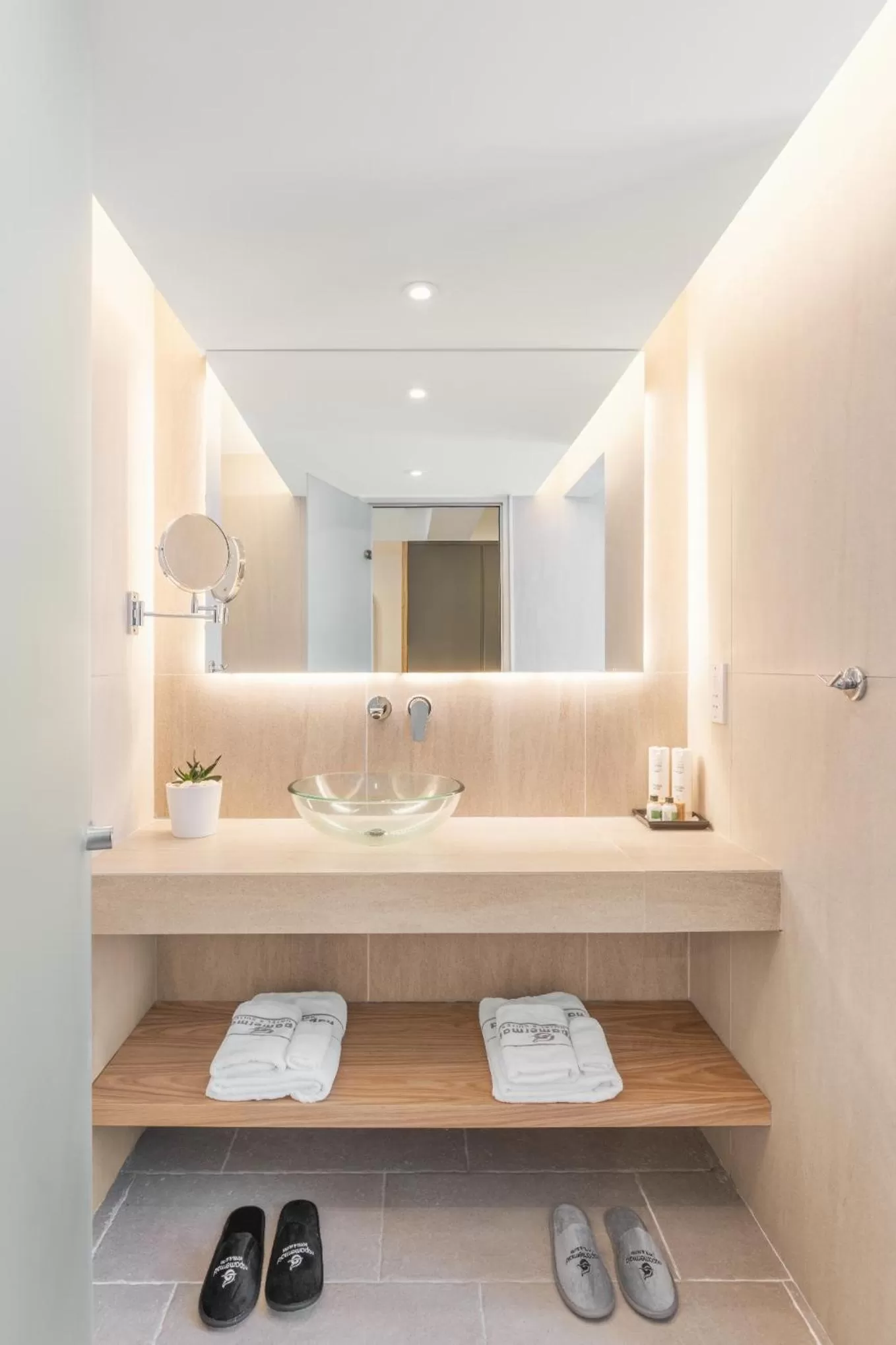 Bathroom in Napa Mermaid Hotel & Suites