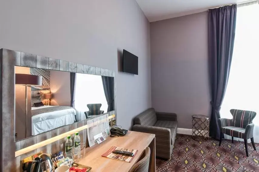 Shower, TV/Entertainment Center in The Saxon Crown Wetherspoon