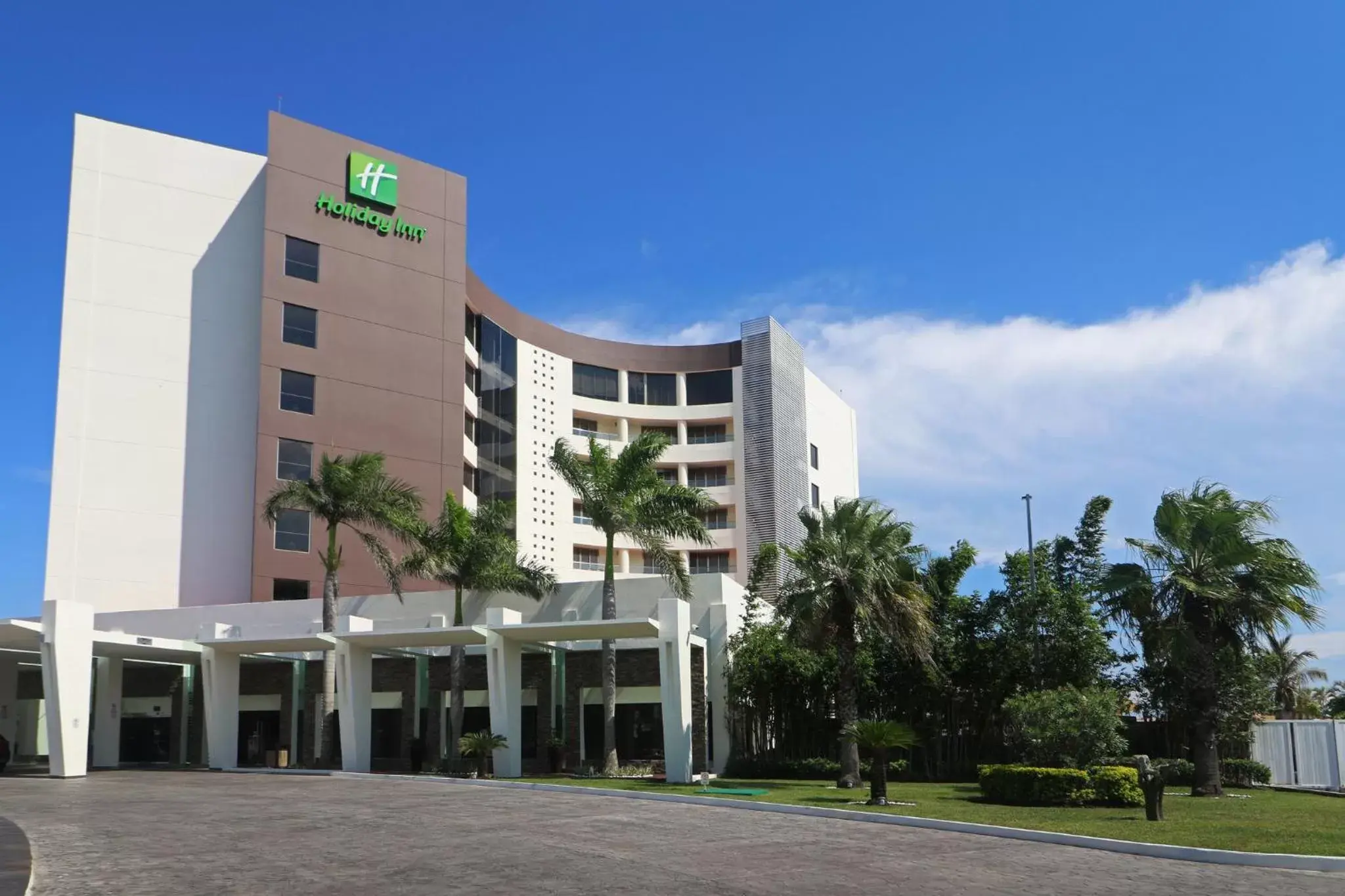 Property Building in Holiday Inn Tuxpan - Convention Center, an IHG Hotel