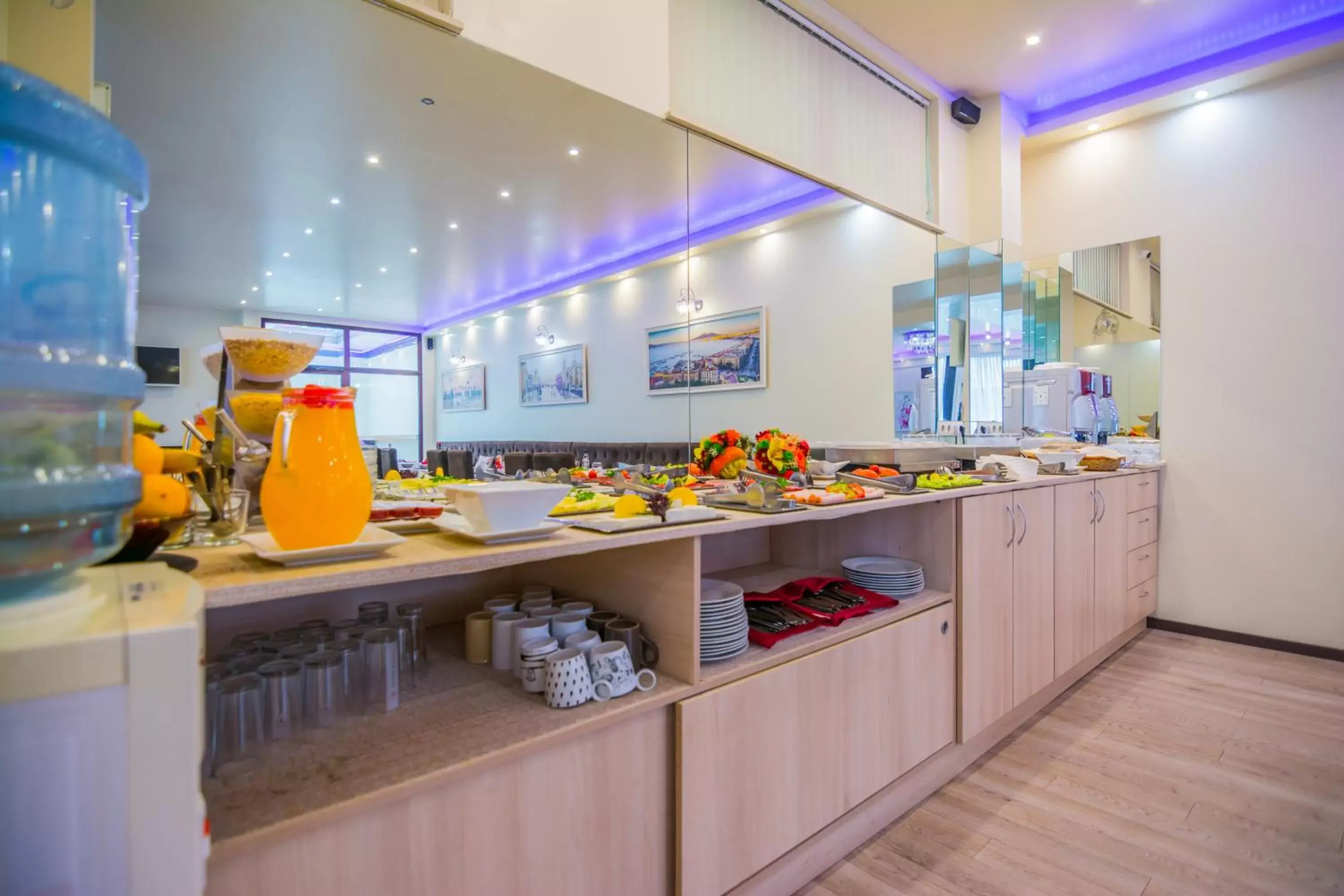 Restaurant/places to eat in Hotel Aris Restaurant/places to eat in Hotel Aris