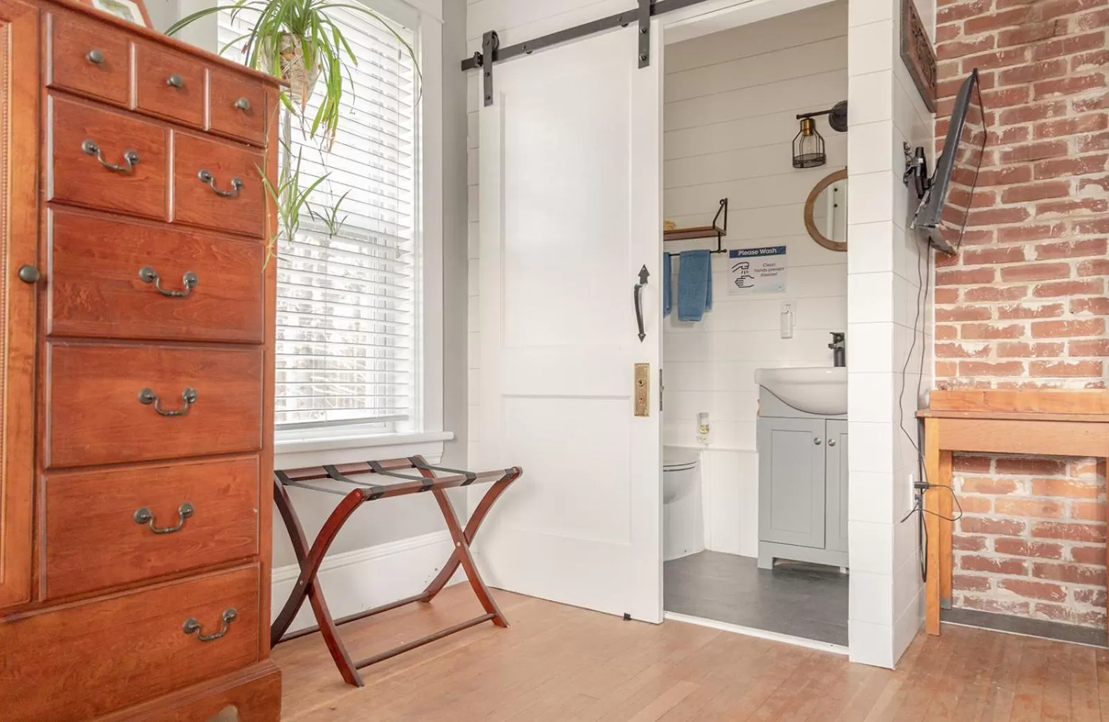 Bathroom in The Olde Anchor Bed & Breakfast