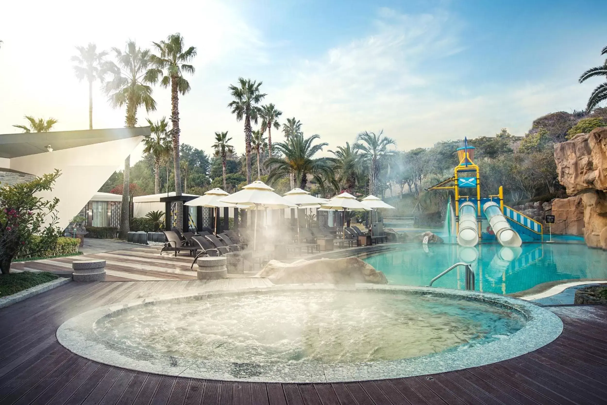 Swimming Pool in Lotte Hotel Jeju