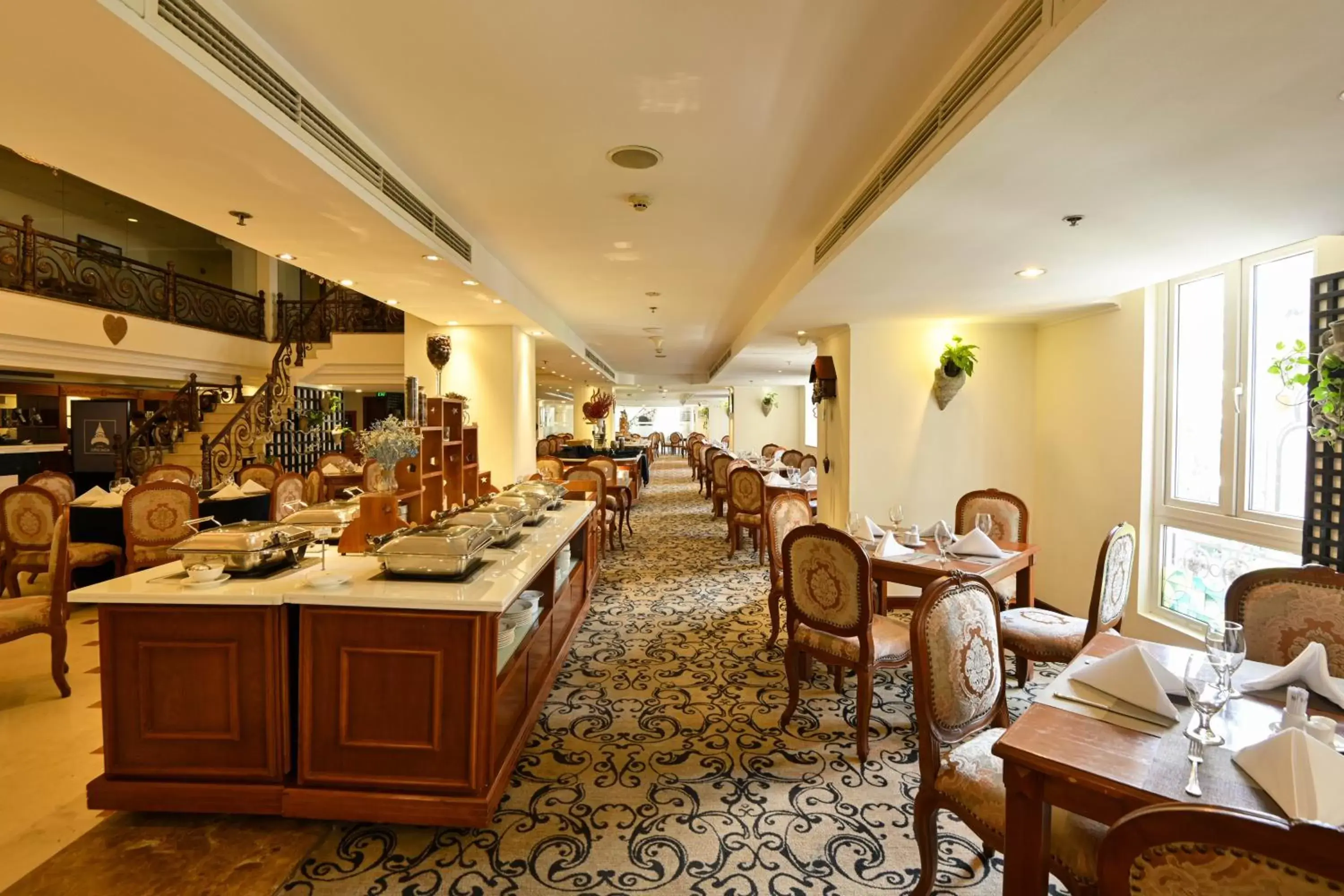 Restaurant/Places to Eat in Hotel Grand Saigon