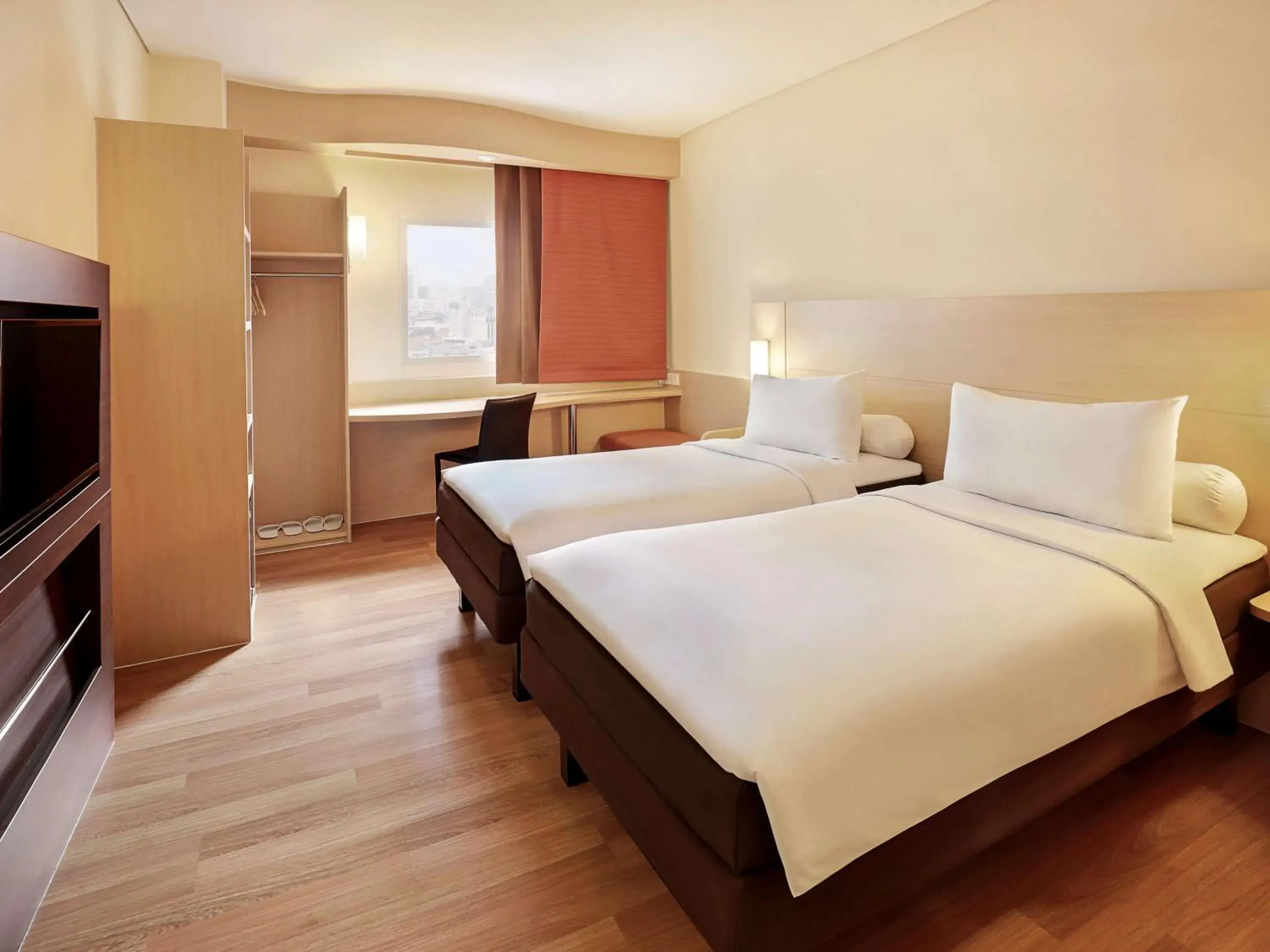 Photo of the whole room, Bed in Ibis Jakarta Harmoni